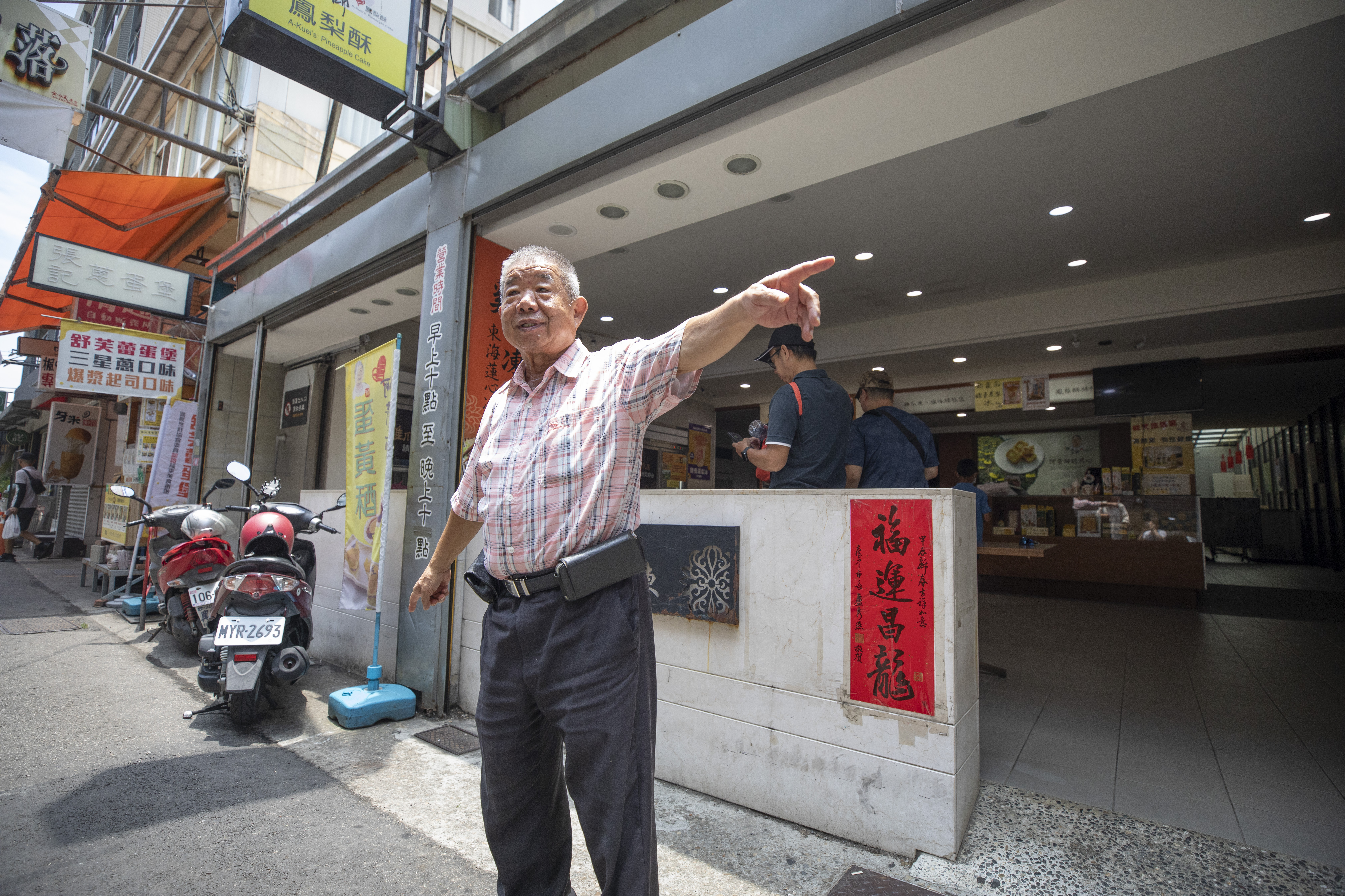 陳榮貴將雞爪滷到連骨頭都入味，以價衝量做成台中名產。