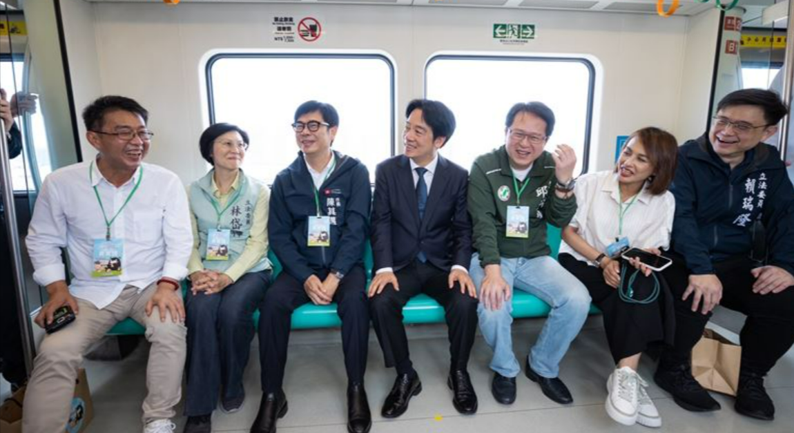 高雄捷運RK1岡山車站今試營運，總統賴清德南下出席起航典禮。（總統府提供）