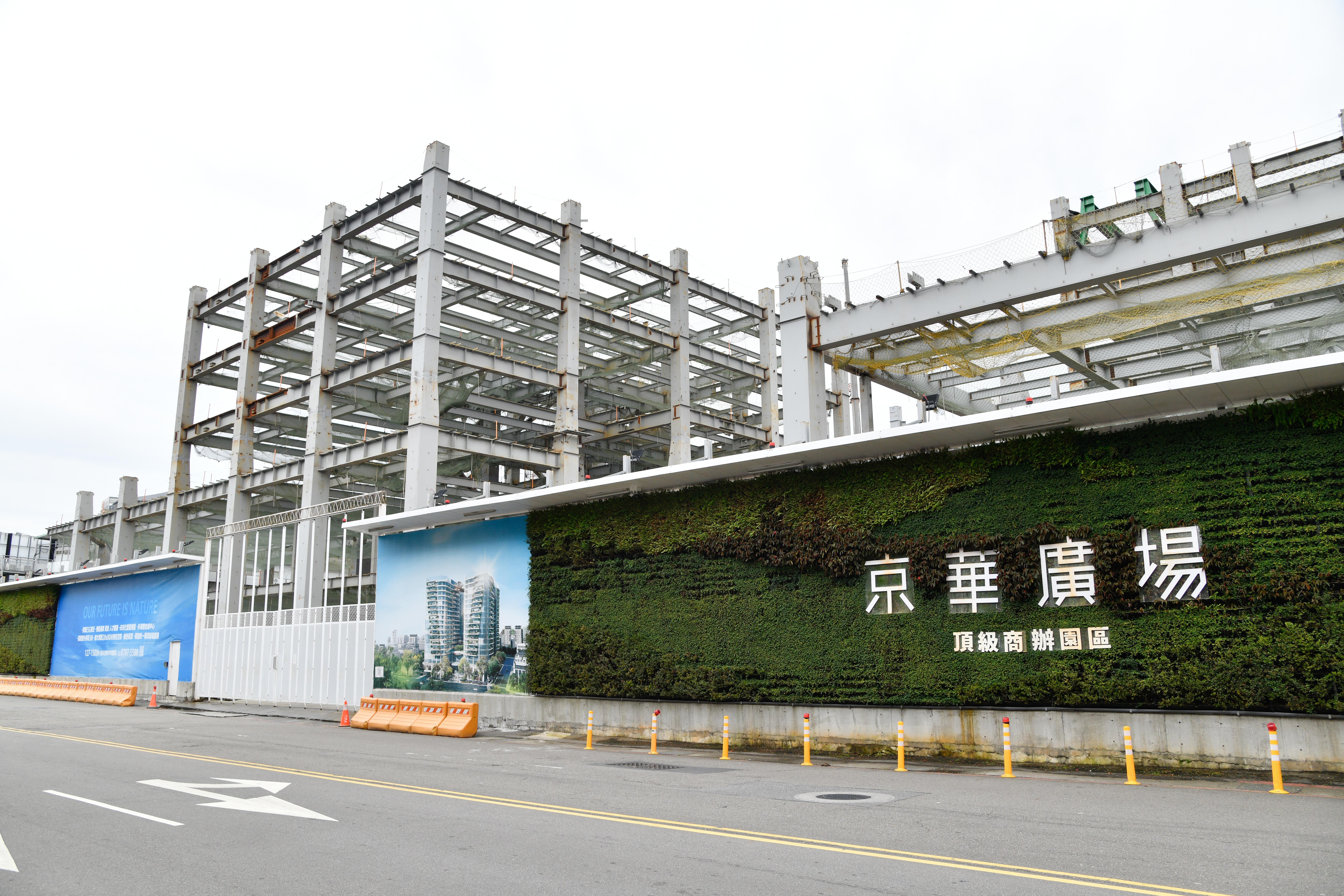 京華城改建遭疑左手賣右手，檢調今日發動搜索並約談相關人士。（本刊資料照）