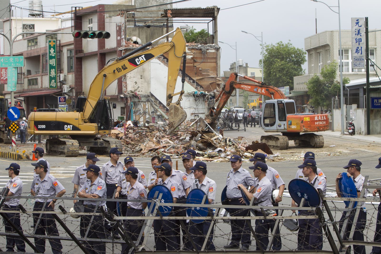 大埔張藥房抗爭多年,突遭劉政鴻以「天賜良機」突襲強拆,引爆民眾怒火;經歷多次協調後,確定了「原地重建」這個大原則,終於在2020年完成重建。(攝影:鍾聖雄)
