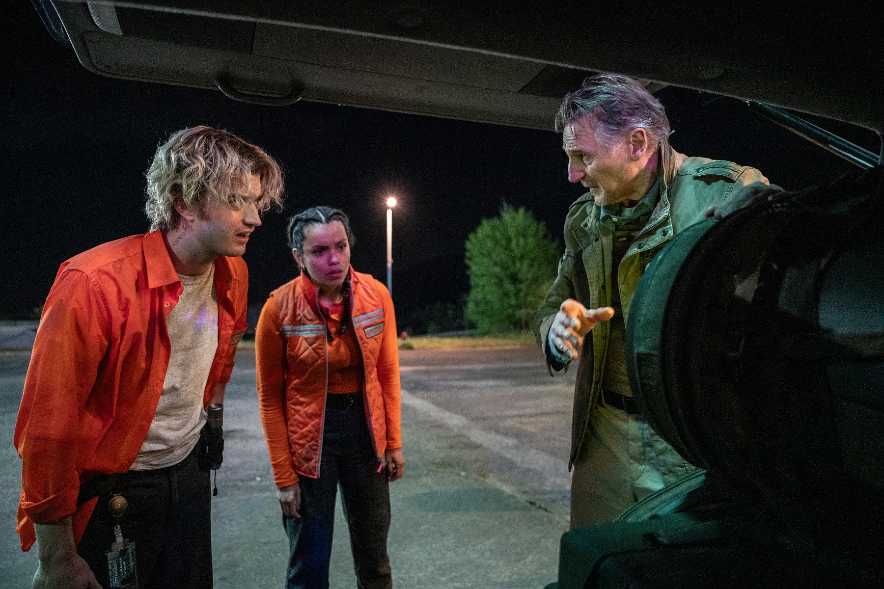 連恩尼遜（右）表示，喬奇瑞（左）與喬吉娜坎貝（中）在《全境屍控》的表現深深啟發了他。（采昌國際多媒體提供）