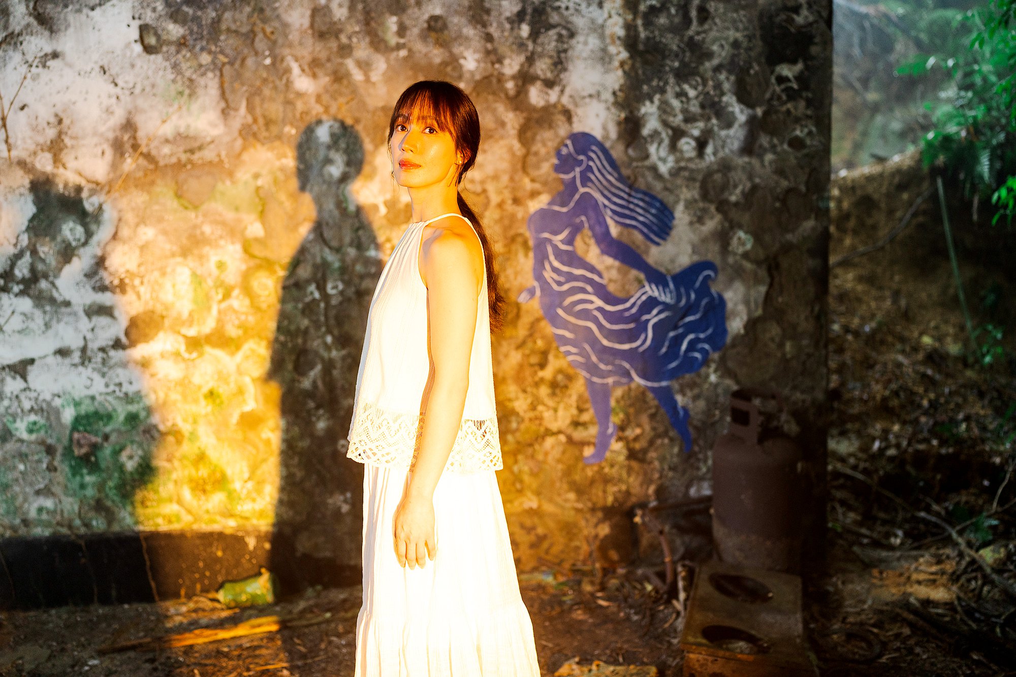 小薰擔任本屆桃園電影節影展大使，回到家鄉「仙島」拍攝形象廣告。（劇照 _ 郭政彰）