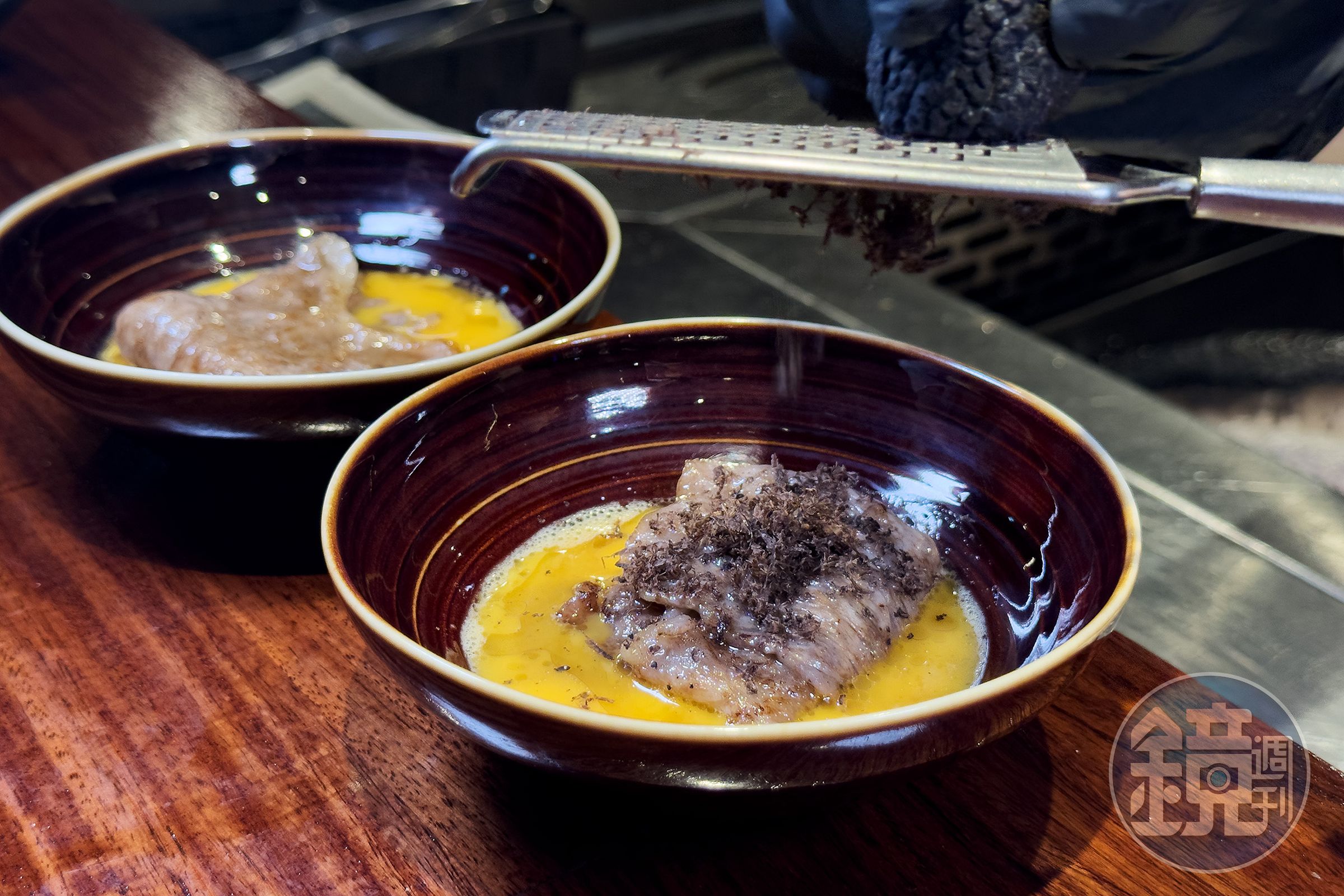 「和牛白金燒」融合蛋液與松露，層次感十足，成為餐桌上最奢華的一口。