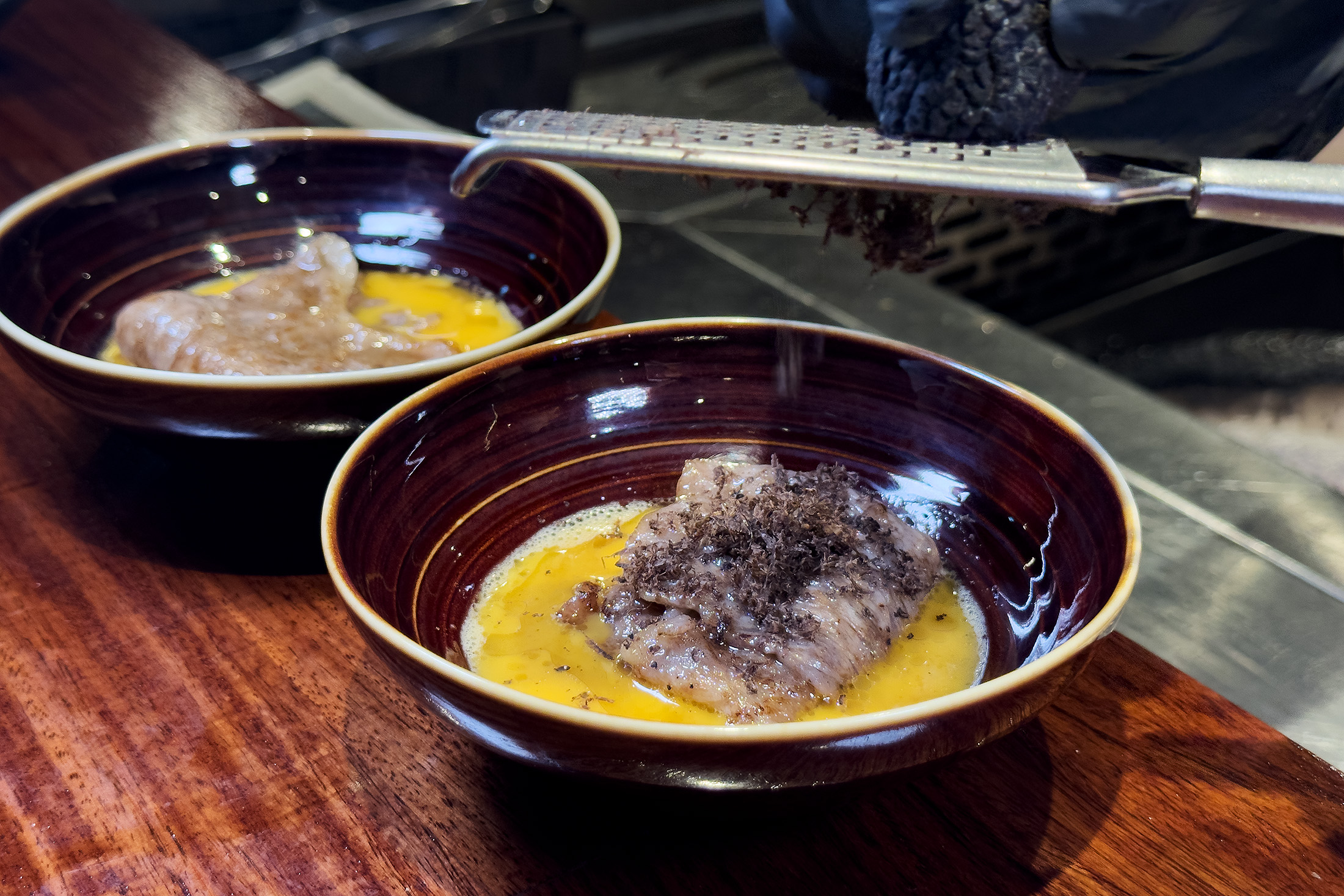 「和牛白金燒」融合蛋液與松露，層次感十足，成為餐桌上最奢華的一口。