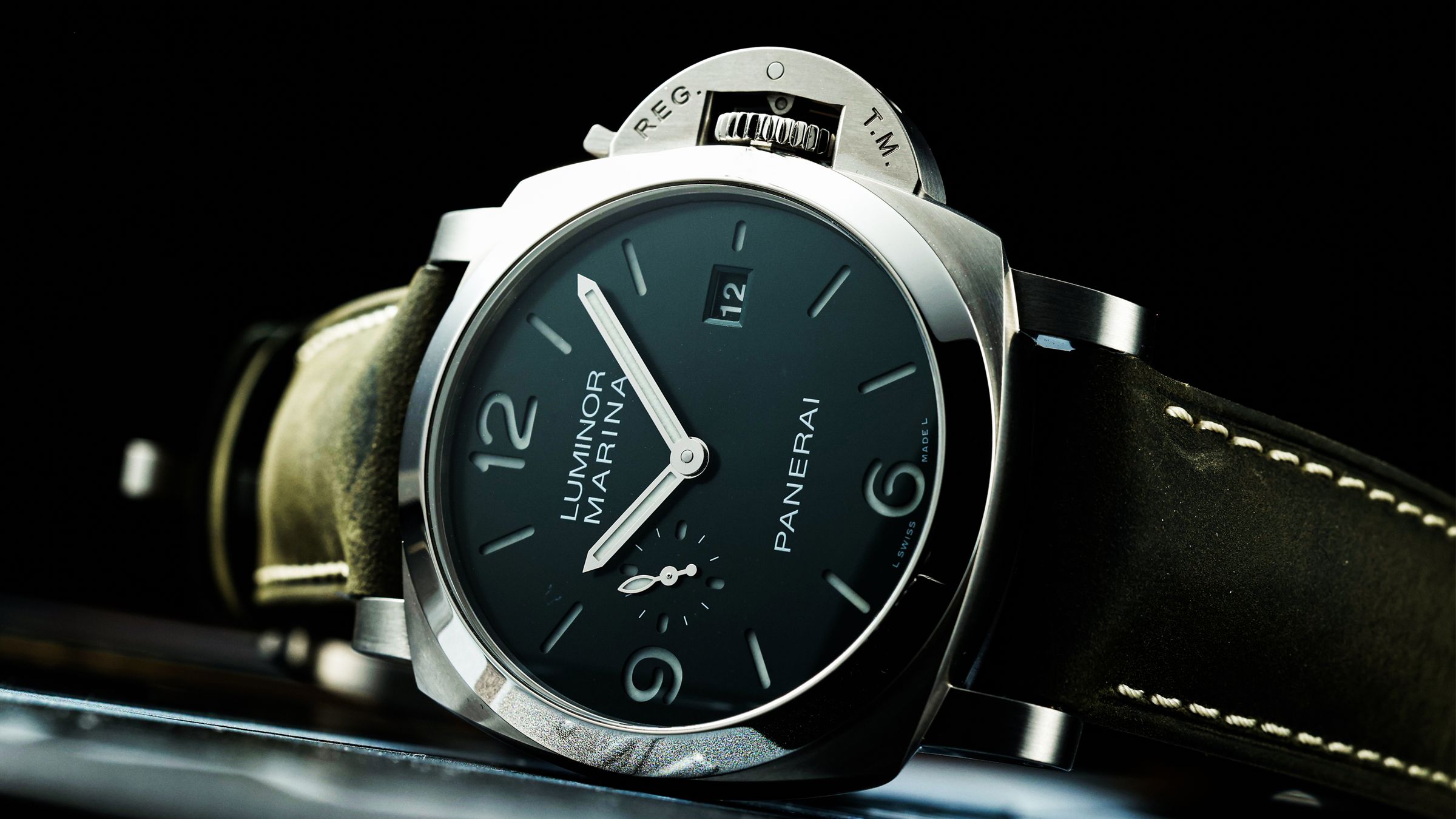 PANERAI Luminor Marina PAM03312｜錶徑44mm／精鋼材質／時、分、小秒、日期指示／P.980自動上鍊機芯／防水500米／動力儲存72小時／定價NT$269,000。