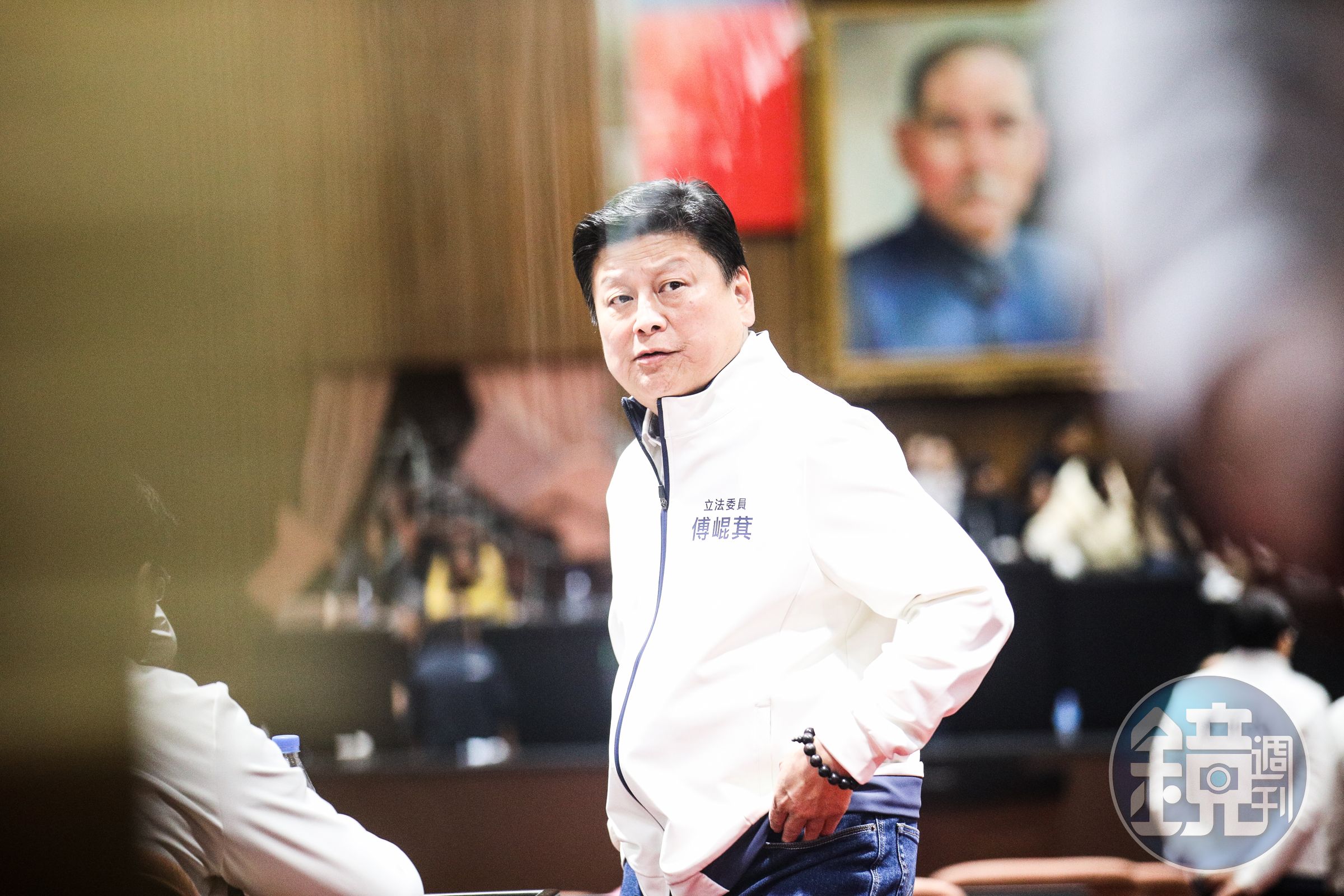 國民黨團總召傅崐萁主導的《財劃法》修法出現公式問題,律師賴中強形容「夜路走多了,終於碰到鬼了。」(本刊資料照)