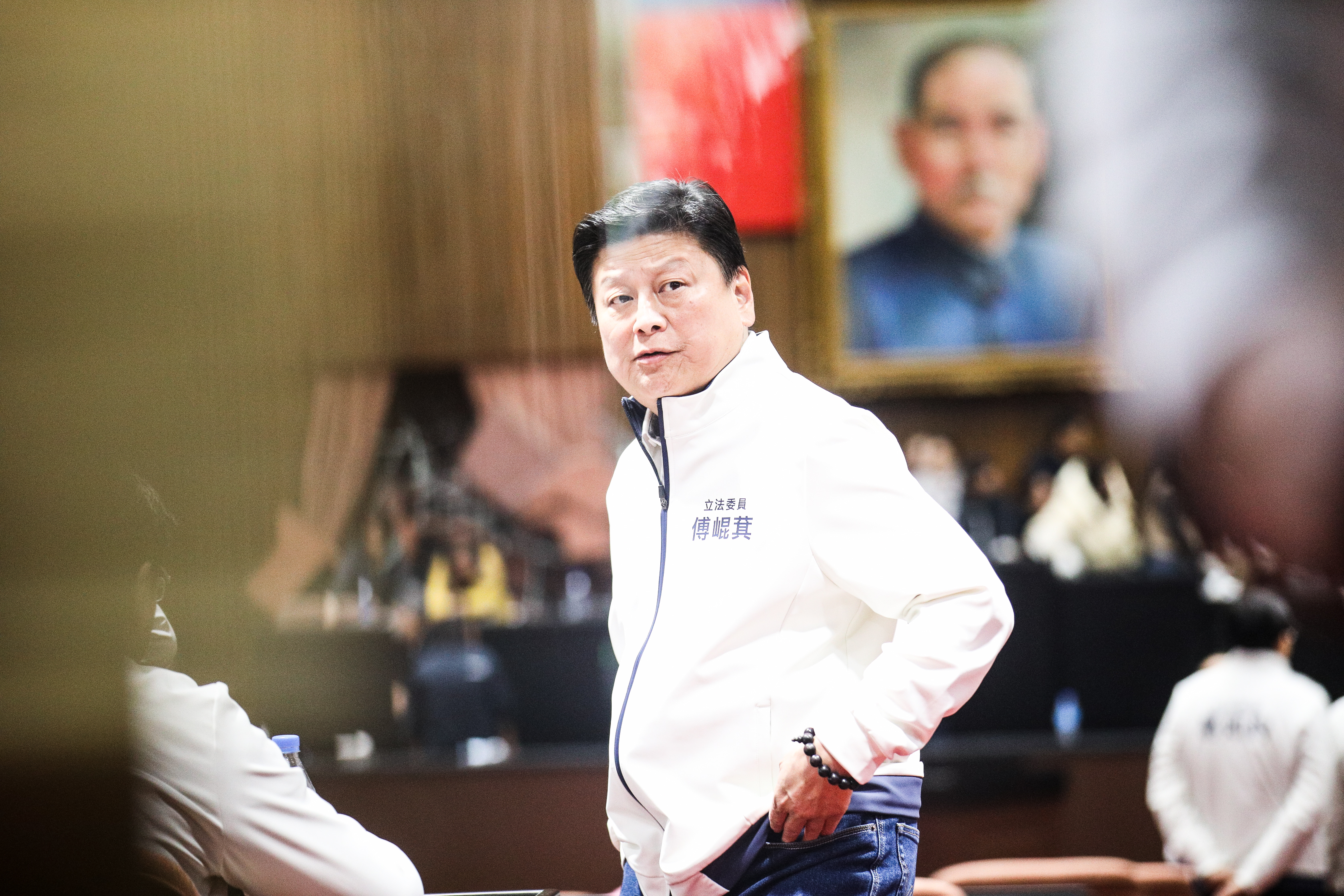 國民黨團總召傅崐萁主導的《財劃法》修法出現公式問題，律師賴中強形容「夜路走多了，終於碰到鬼了。」（本刊資料照）