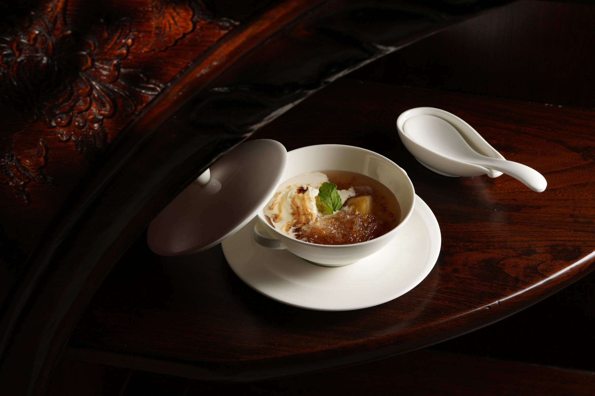 壓軸「茗茶官燕冰心輝」的茶香令人驚喜。(玉天璽提供)