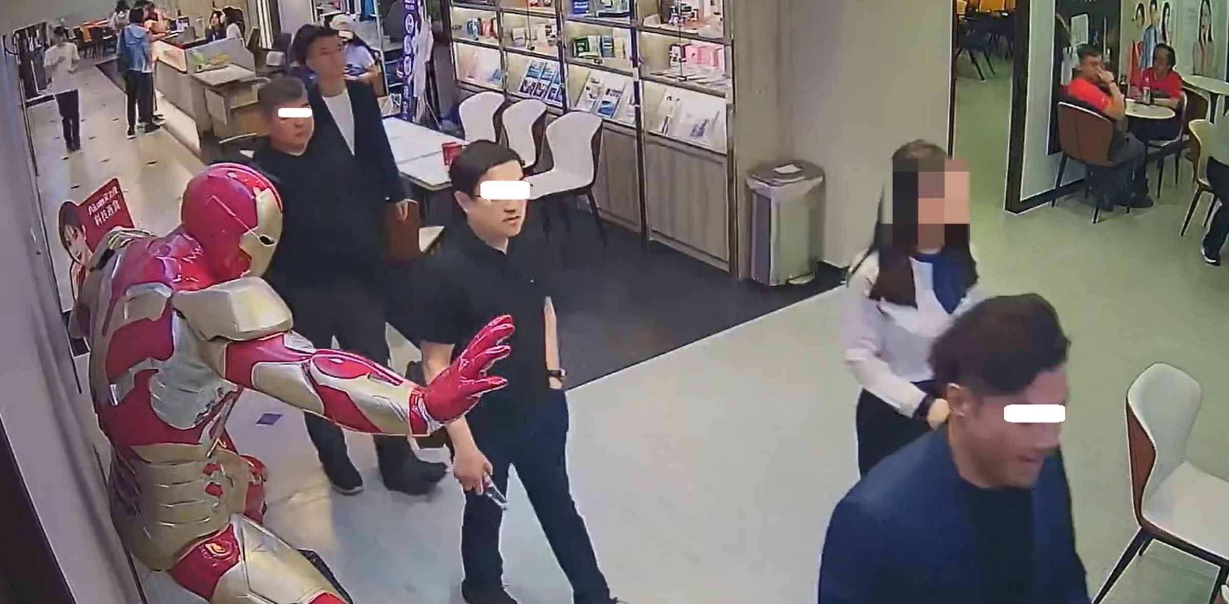 董事長林志明稱遭設局被其他股東脅迫逼買上億股票(圖中4人) 。(林志明提供)