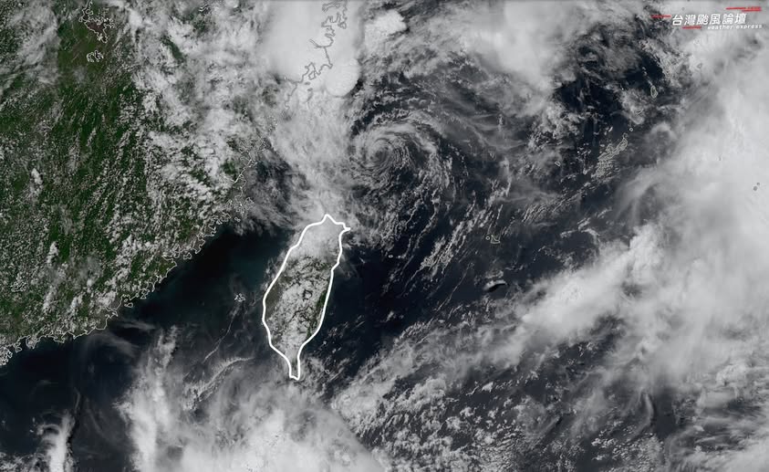 范斯高減弱為熱帶低壓「環流中心還是明顯」。（翻攝自臉書）