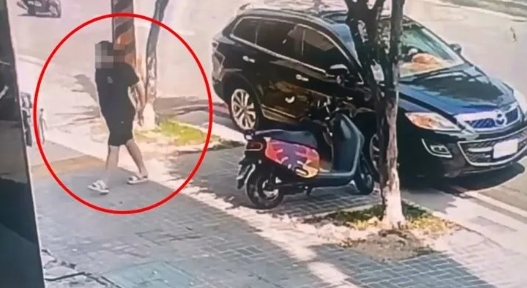 李女（紅圈處）在社群平台發文喊冤自清「我無辜」，卻引發死者親友強烈反擊。（翻攝畫面）