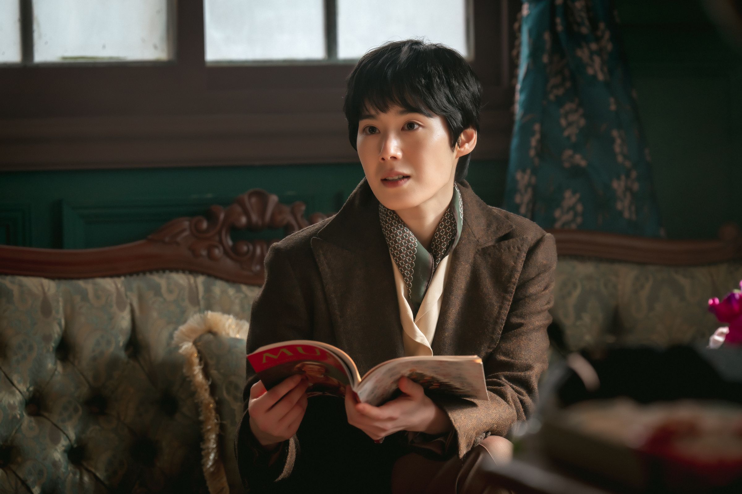 鄭恩彩以高挑身材與優雅談吐成為粉絲心中的「最帥王子」。(Disney+提供)
