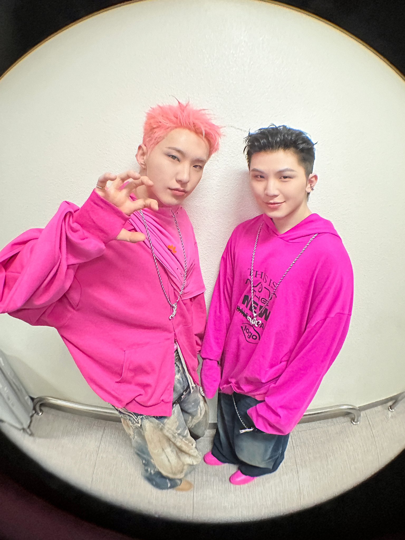 HOSHI 和 WOOZI是SEVENTEEN隊裡的96line,平常感情就非常好。(翻攝SEVENTEEN X)
