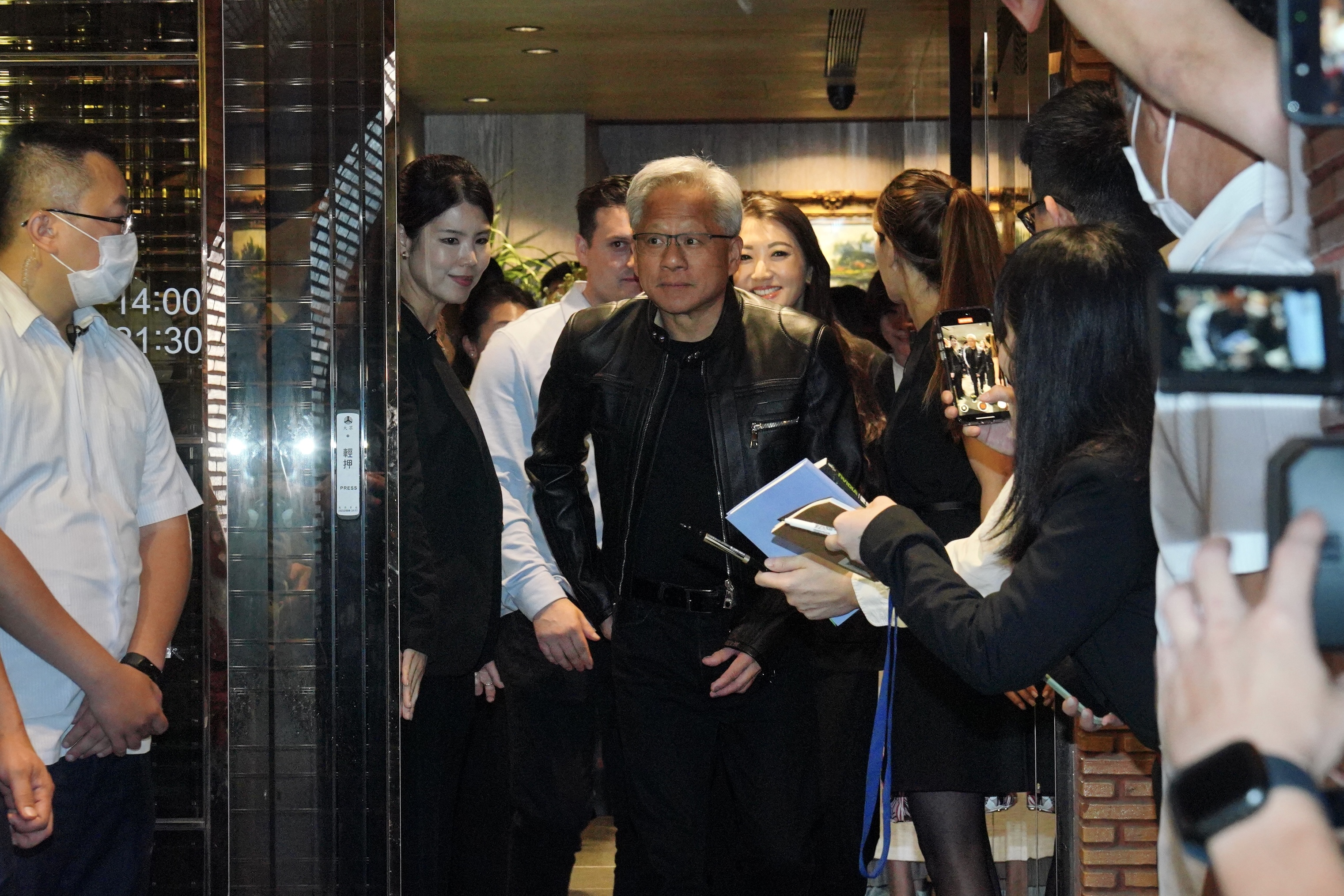 黃仁勳今天下午將到台積電南科廠參訪三奈米廠，明天將出席台積電運動會。（本刊資料照）