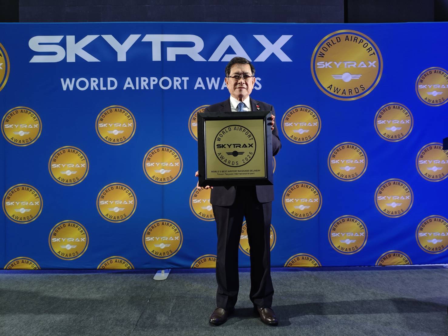 蟬聯「全球最佳行李運送」冠軍，由董事長楊偉甫代表接受領獎。（桃園國際機場提供）