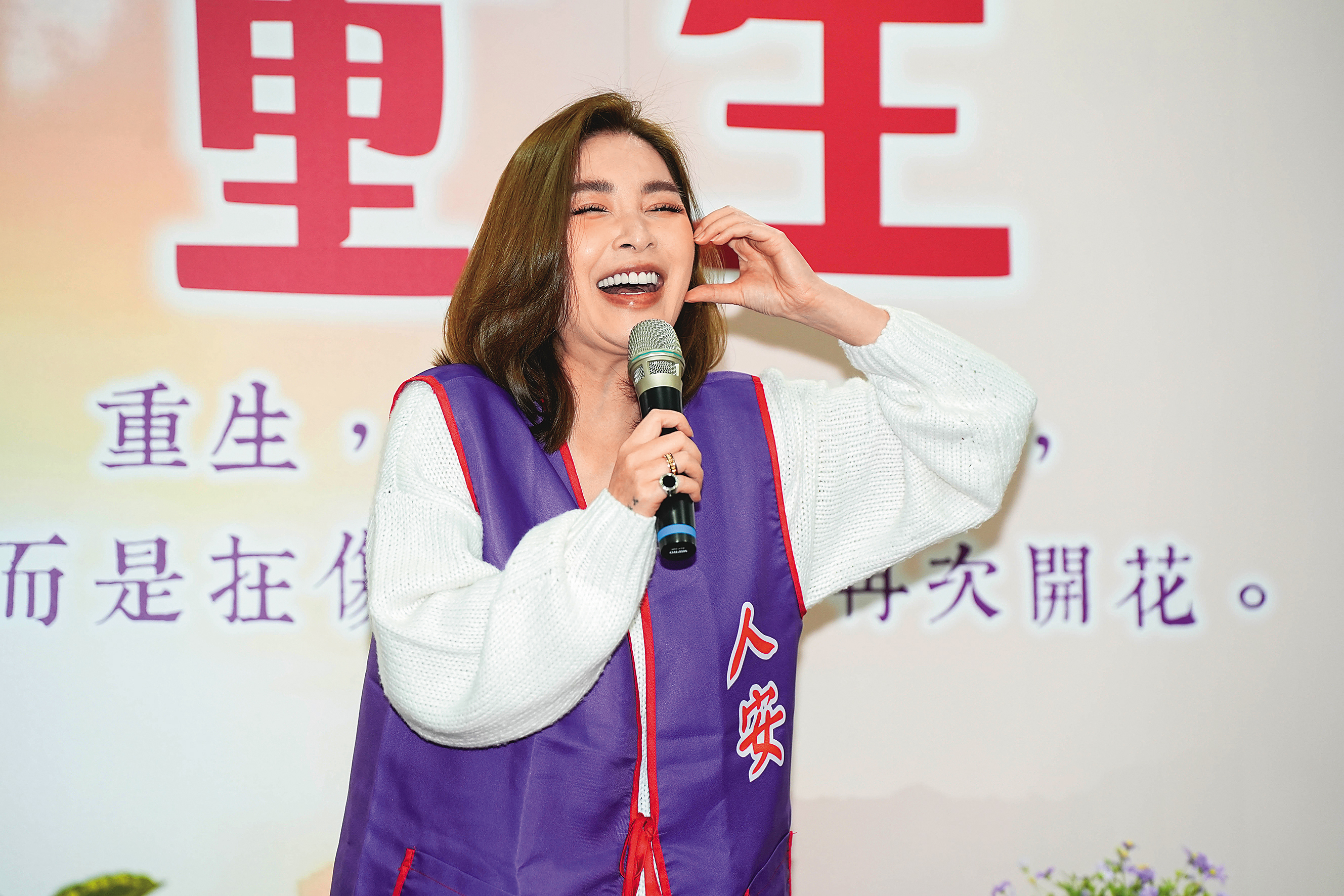 許維恩不惜出賣雙下巴，也要笑笑分享正能量，給讚。