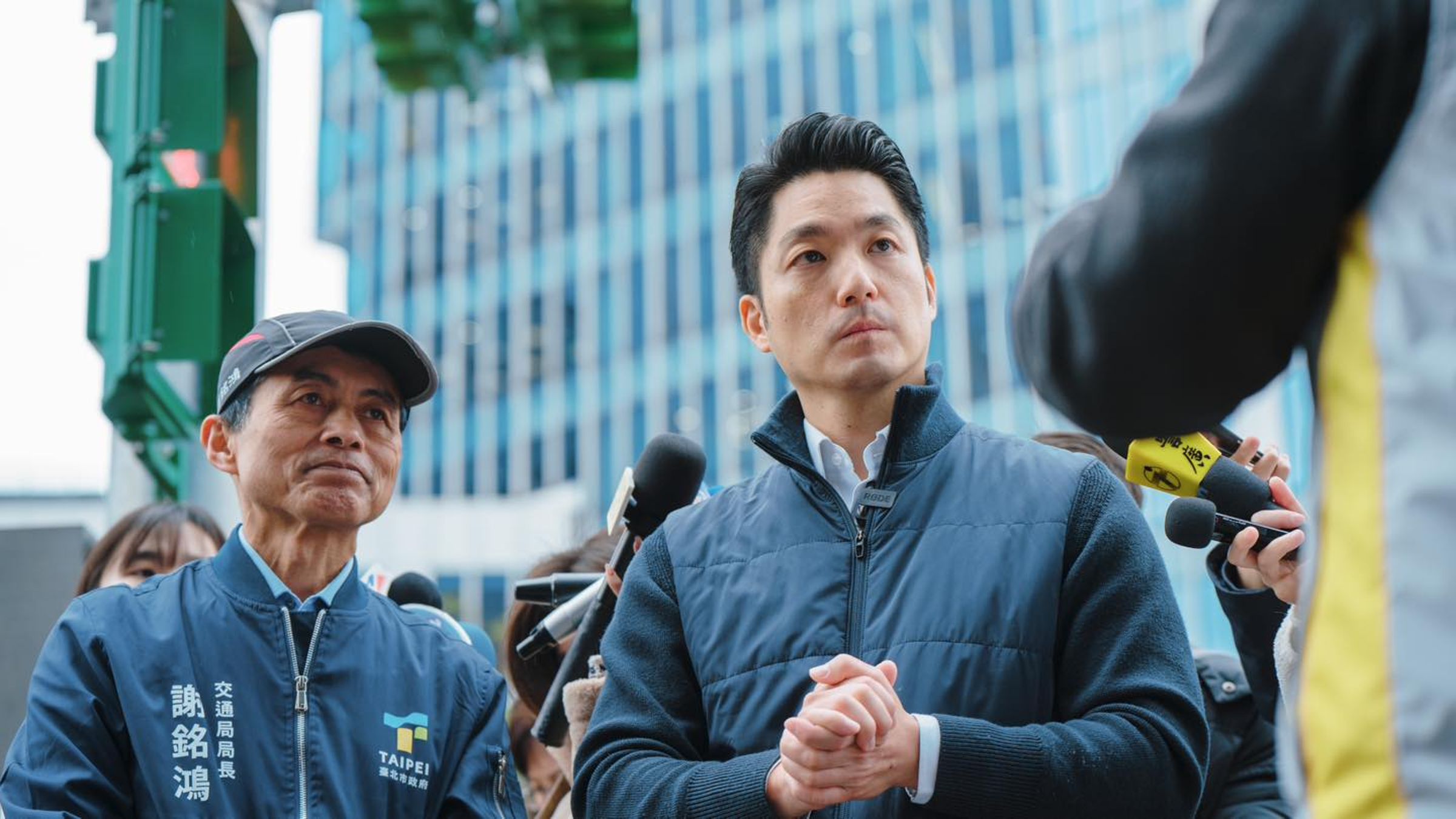 高關稅衝擊,蔣萬安表示,約有2,800家業者受到影響,營業額約9,200億元,占北市整體營業額大概5%。(翻攝自臉書@蔣萬安)