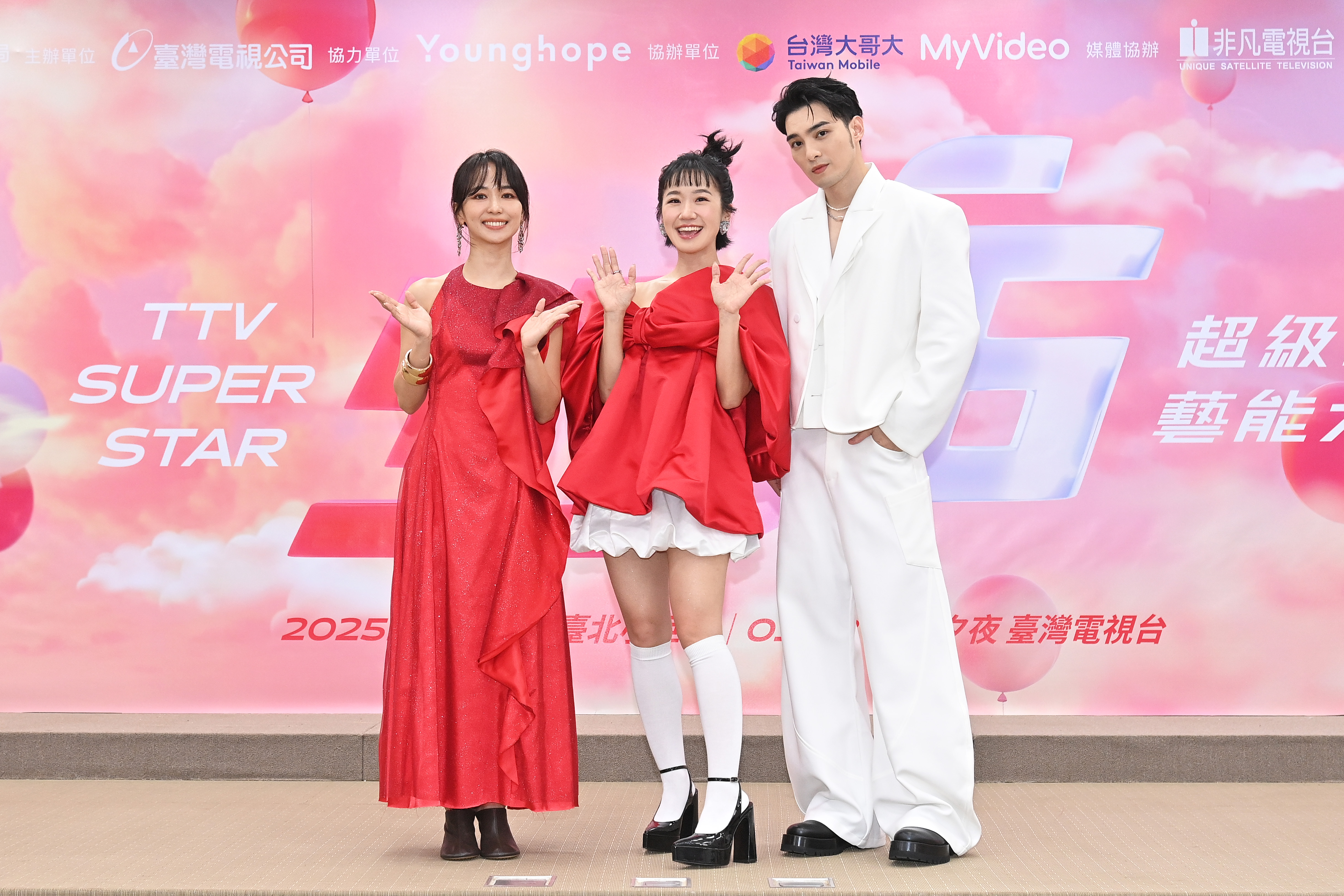 陳明珠（左起）、Lulu、黃偉晉出席記者會。（台視提供）