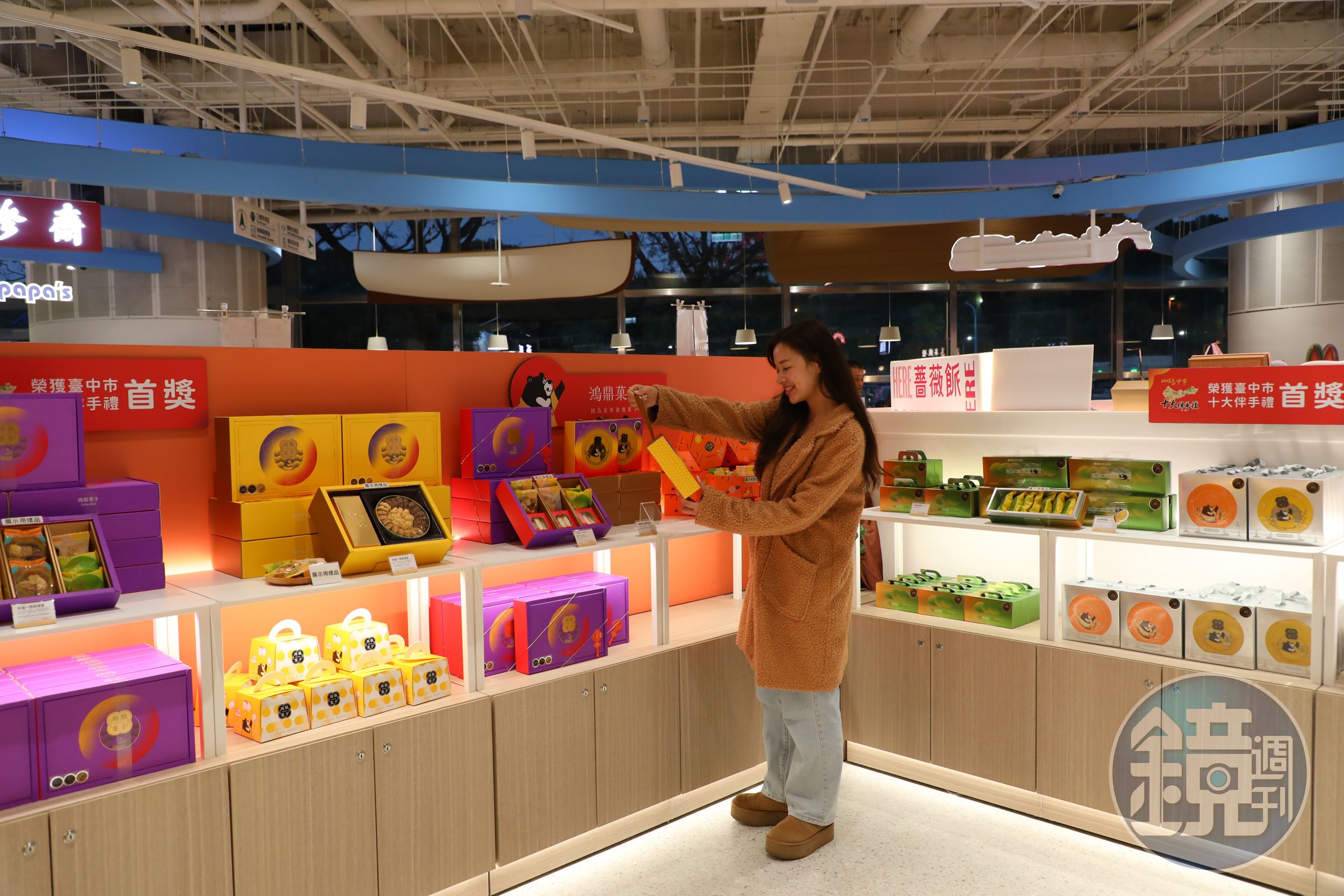 鴻鼎菓子共有「豐原旗艦店」「南屯夢想店」與「清水休息站」3間門市，圖為清水休息站門店。