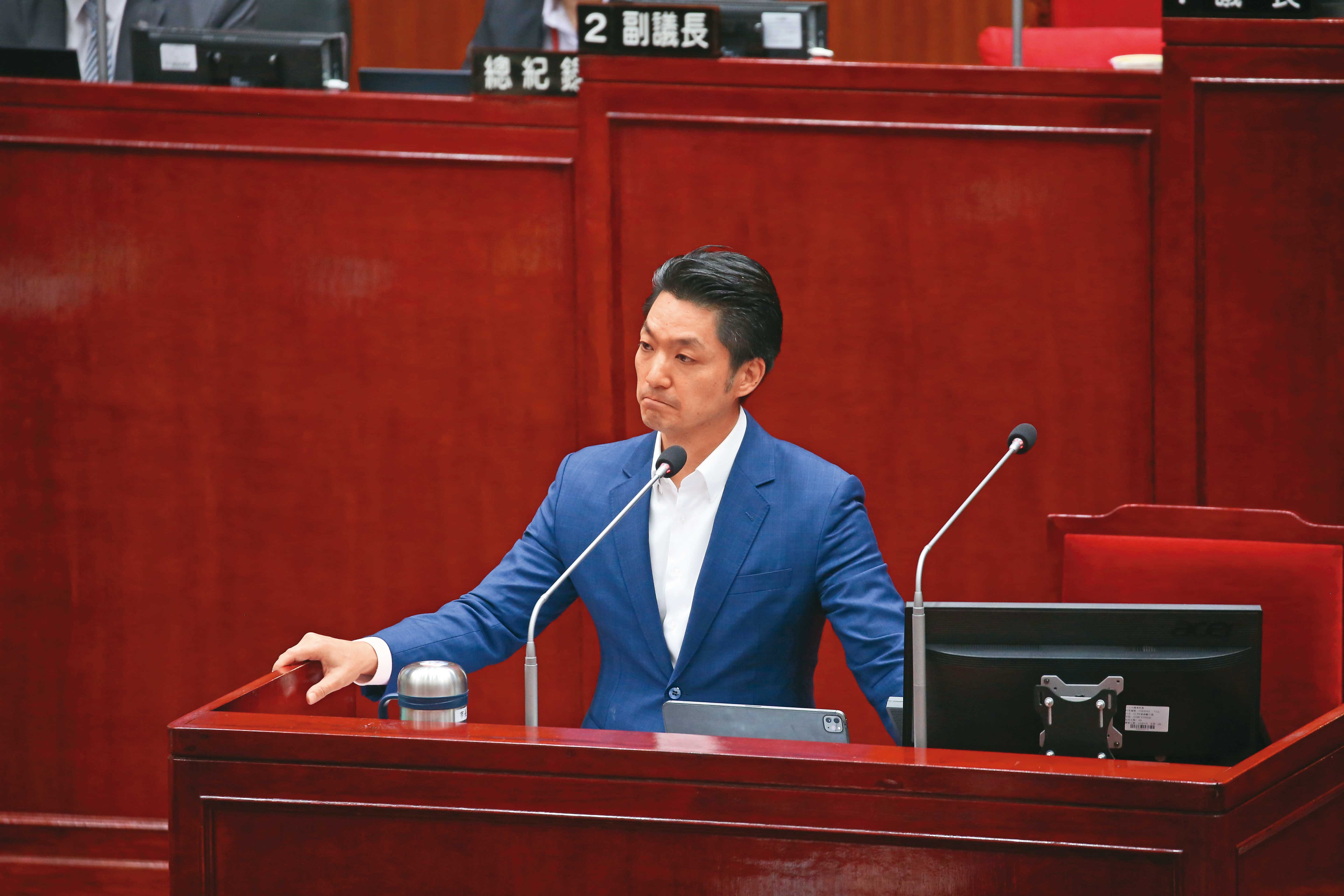 台北市議會提案要市政府「還稅於民」,蔣萬安表示:「市府必須考量整體財政狀況及財政紀律原則。」(鏡報董孟航)
