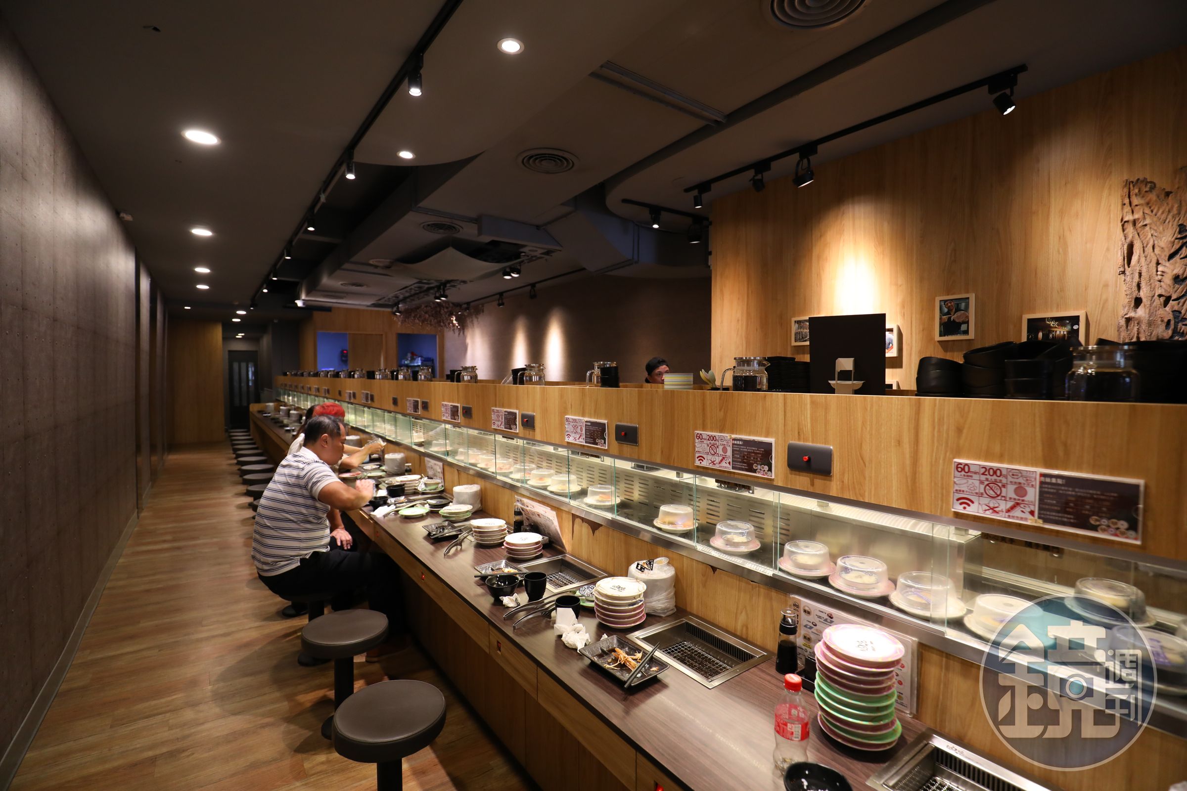 標榜全台第一間主打迴轉燒肉的「油花迴轉吧!燒肉!」目前在台北有2間分店。