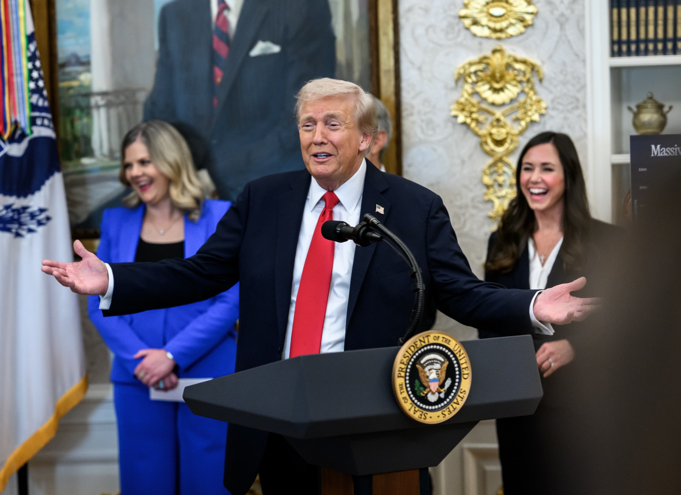 川普宣布新政策,大砍試管嬰兒藥價,助美國人生小孩。(翻攝X@WhiteHouse)