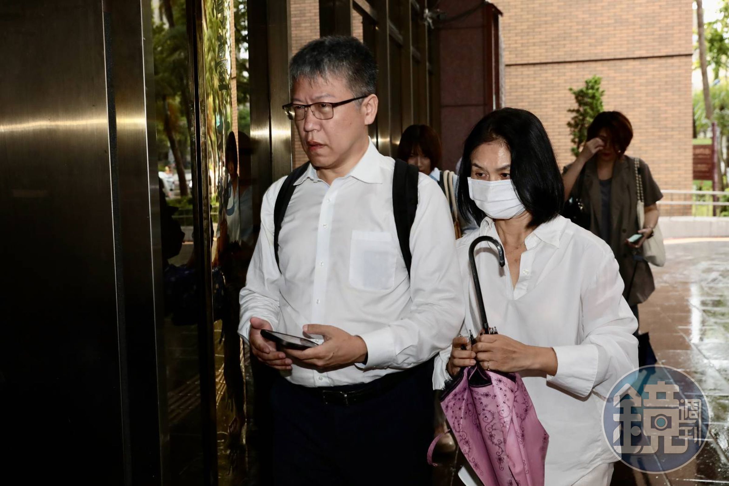 李文娟今上午以證人身分出庭,但針對檢方提問卻連續拒絕回答。(鏡報林煒凱)