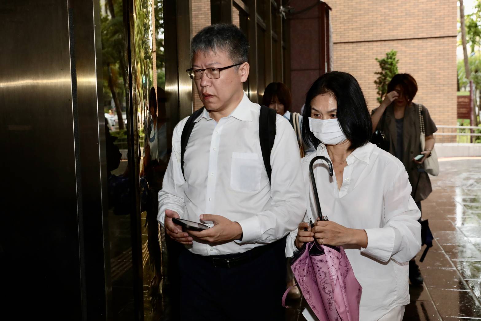 李文娟今上午以證人身分出庭，但針對檢方提問卻連續拒絕回答。（鏡報林煒凱）