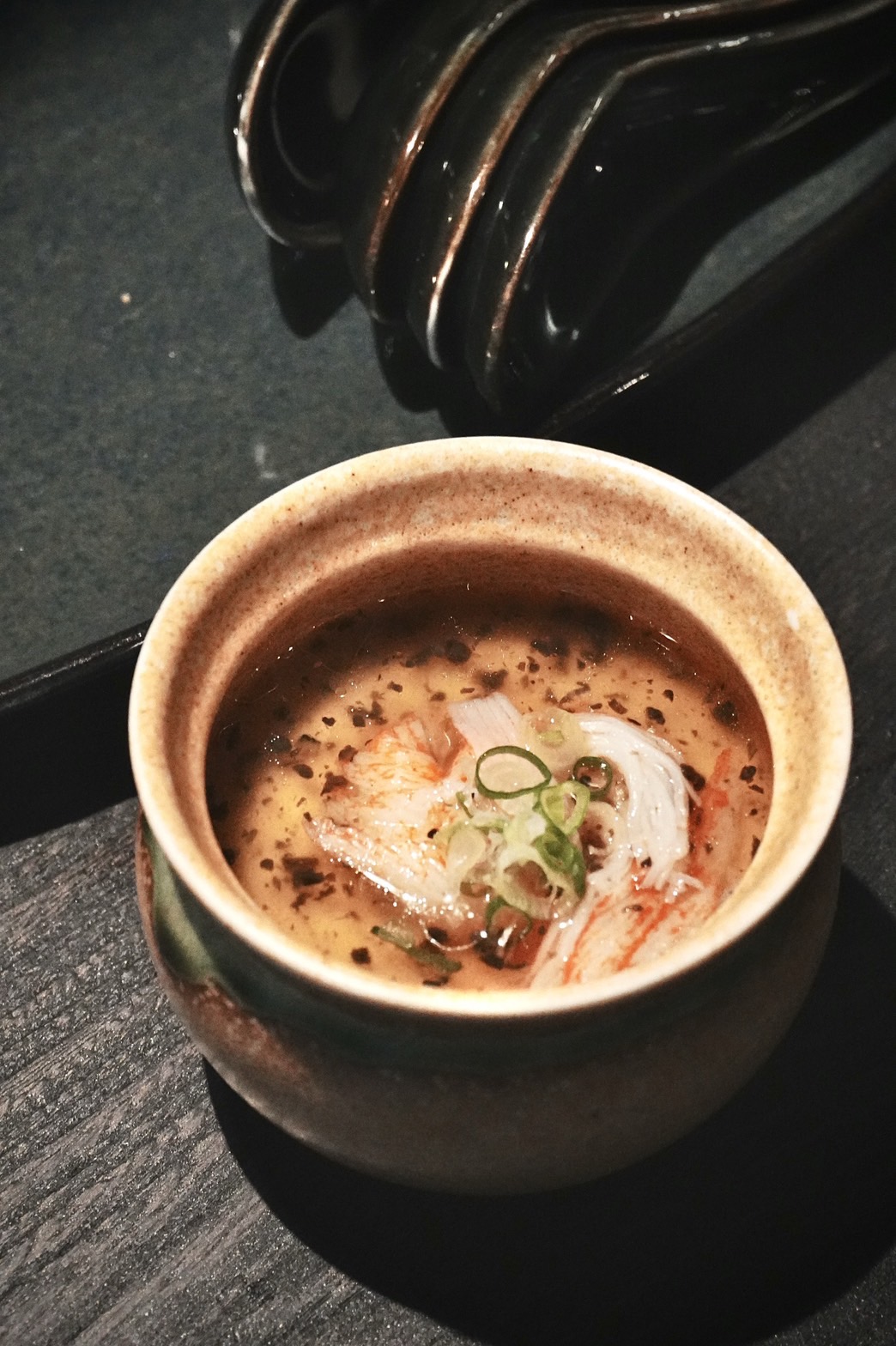 風味濃郁帶鮮香的「松露松葉蟹蒸蛋」,是人氣必點品項。(150元/份)