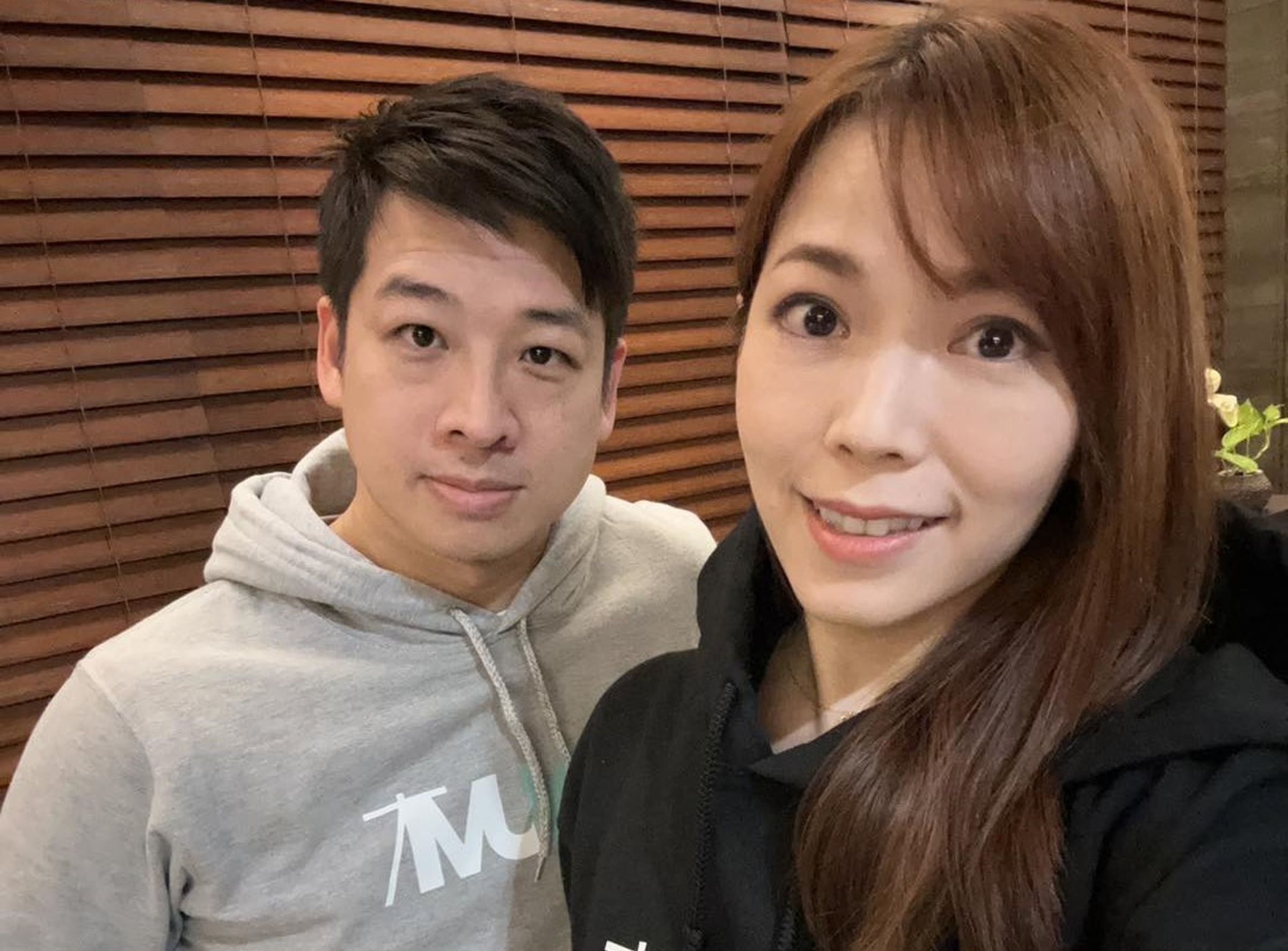 四叉貓直指許甫及妻子陳智菡2人月收20萬起跳,但存款帳戶加起來卻不到百萬,直呼「不相信」。(翻攝自臉書@陳智菡)