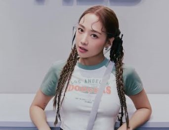 鬼鬼今年突然宣佈當媽，外界對孩子父親是誰一直相當好奇。（翻攝自鬼鬼IG）