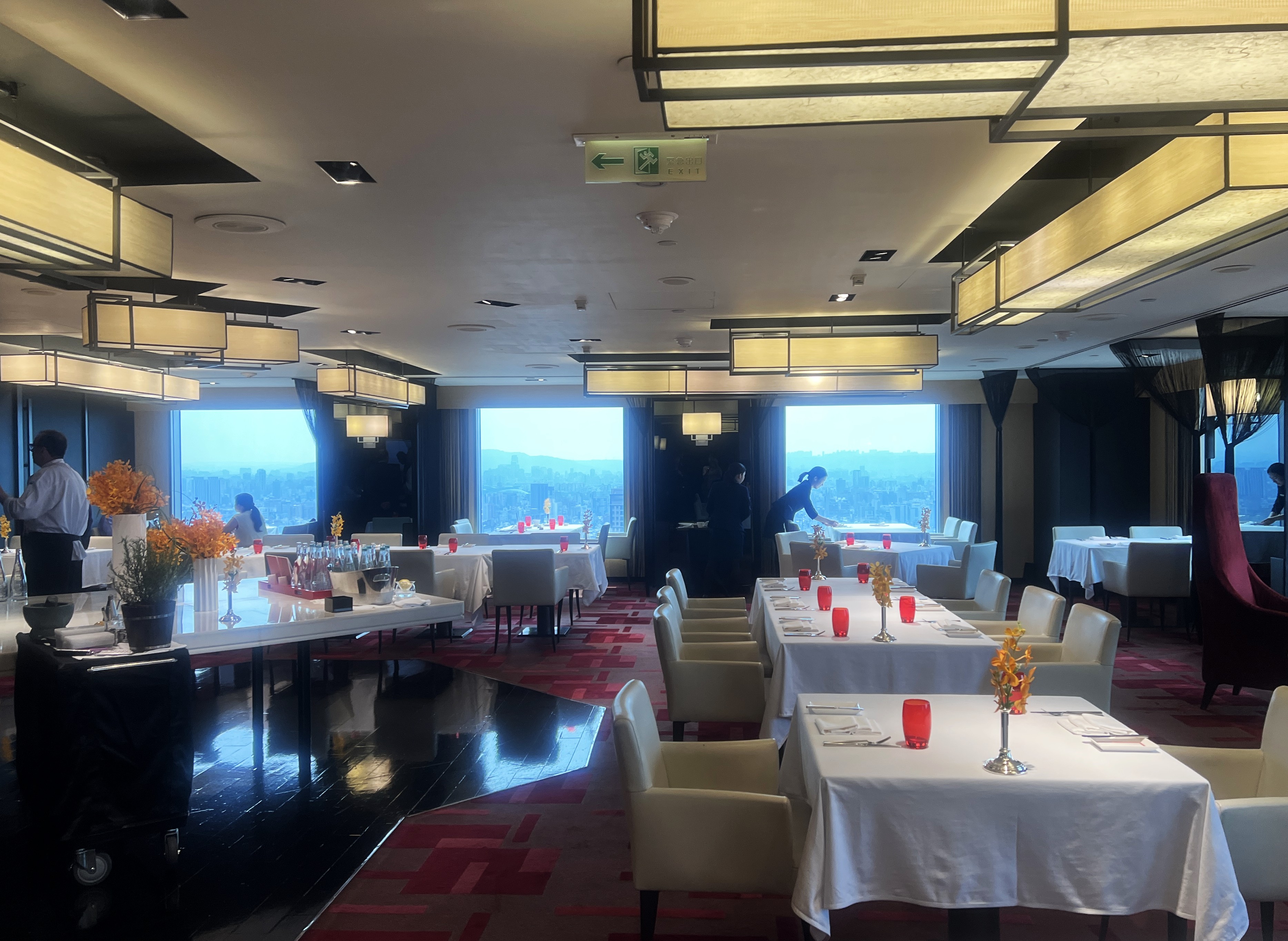馬可波羅餐廳的視野廣闊，是台北景觀最佳的餐廳之一。