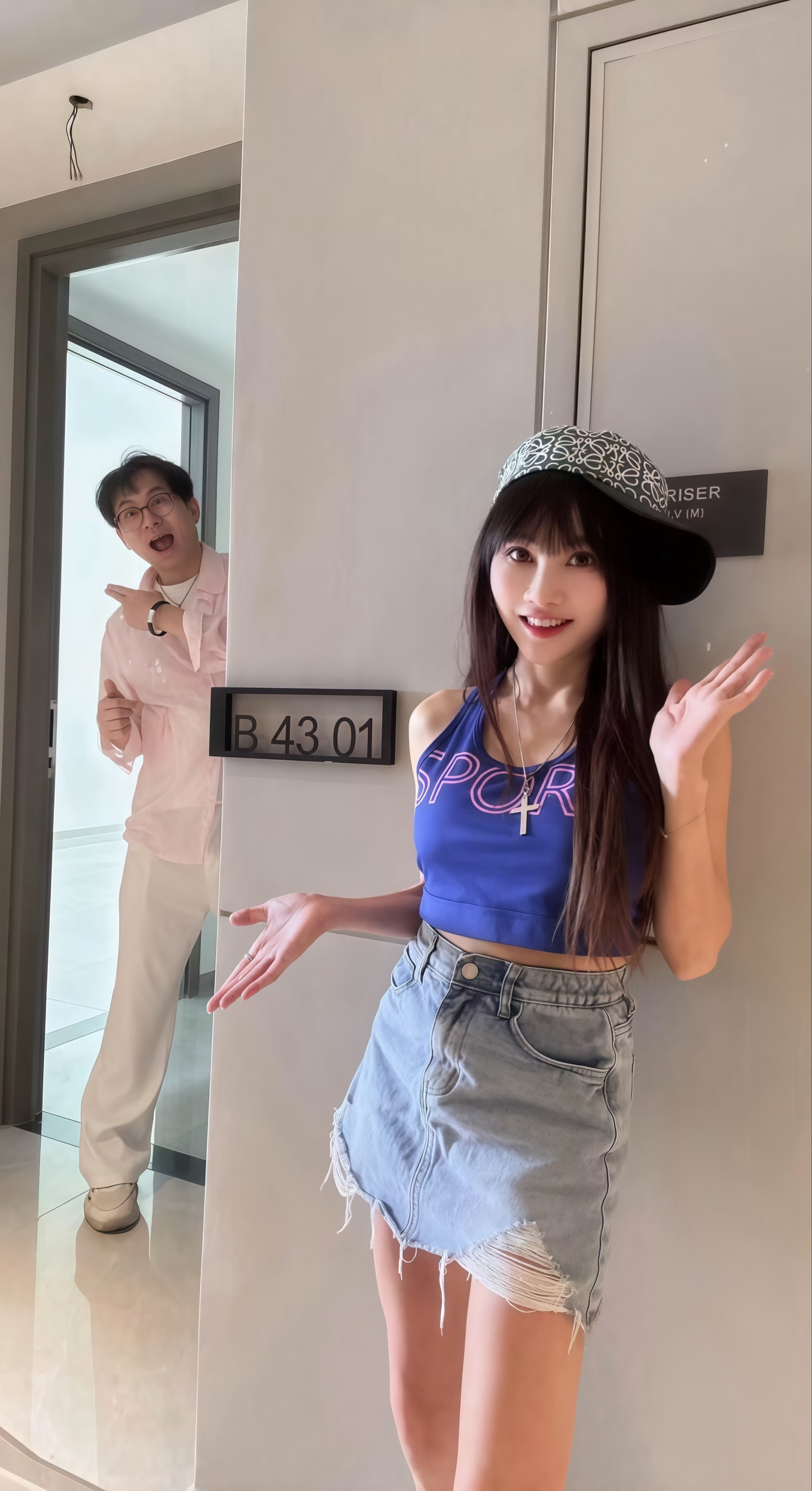 王宥忻(右)與老公翁承旭飛大馬驗收房產 驚人投報率曝光。(圖/IPAPA提供)