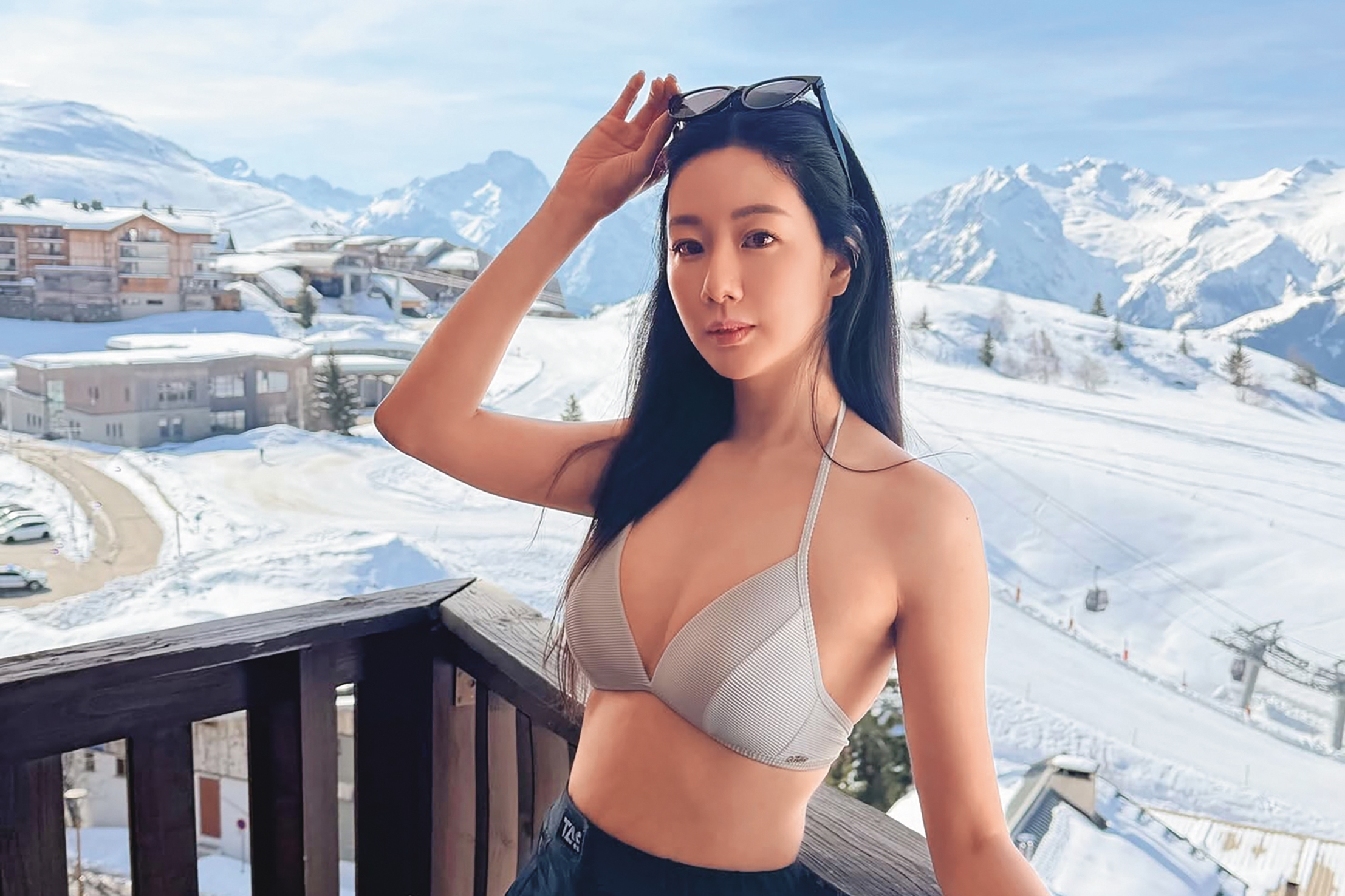 Amy主打內衣品牌企業家形象，近期宣布離婚，前夫是曾和女星張鈞甯傳緋聞的「帝寶男」。