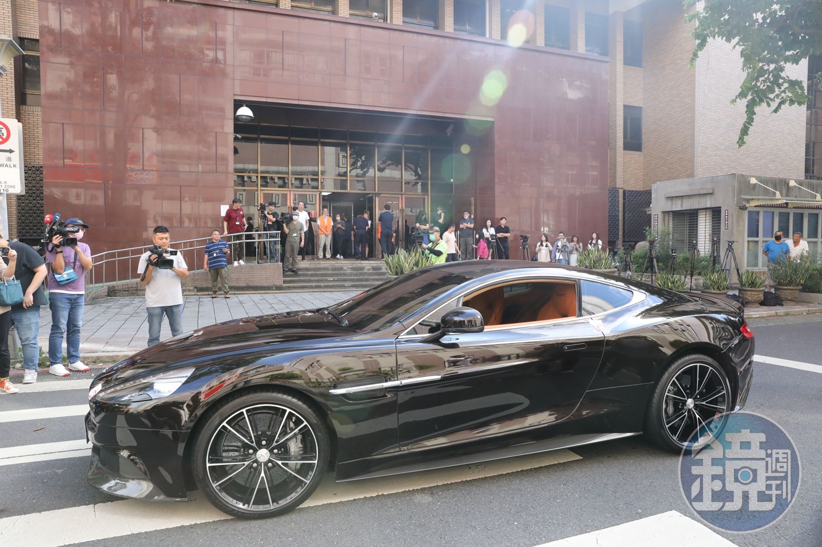 法院拍賣汪小菲與大S昔日的ASTON MARTIN愛車，未達底價流標。