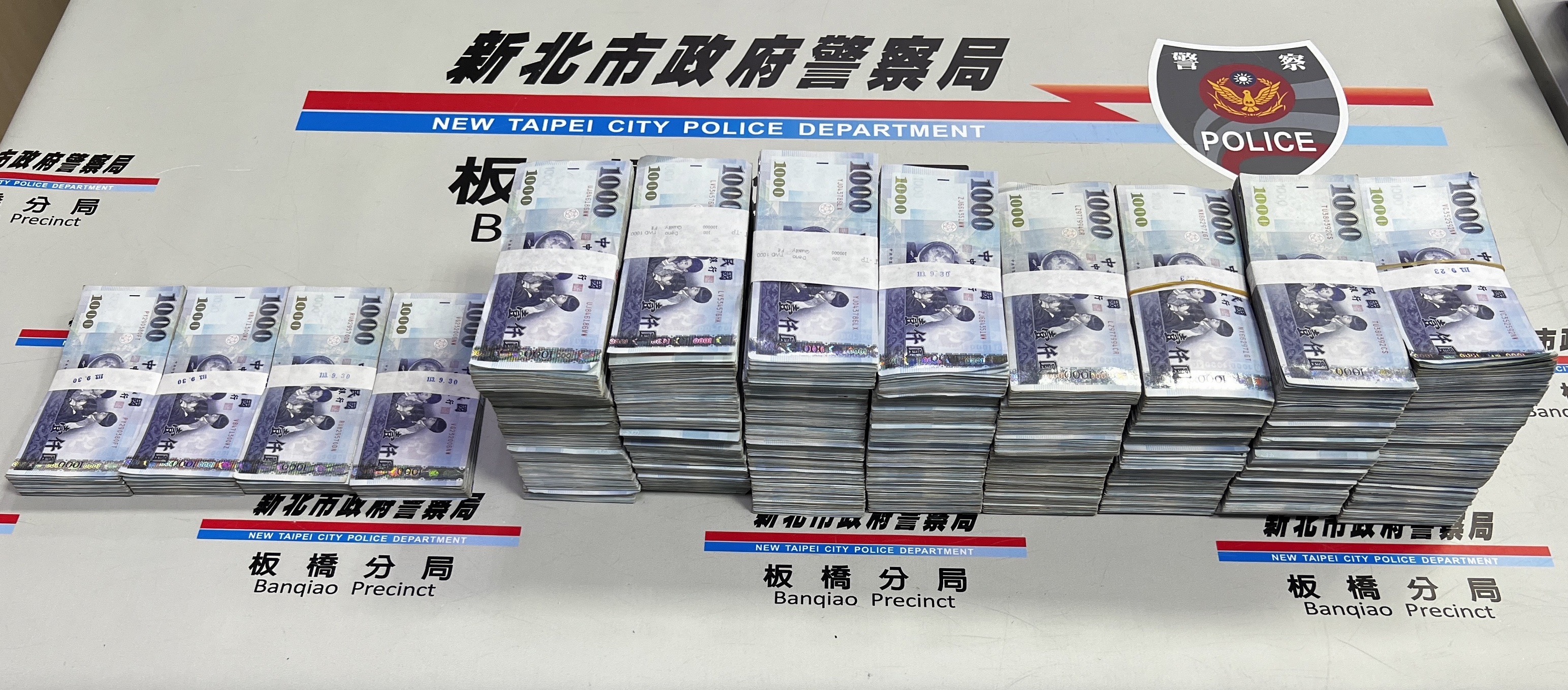 差點被騙走的現金。（翻攝畫面）