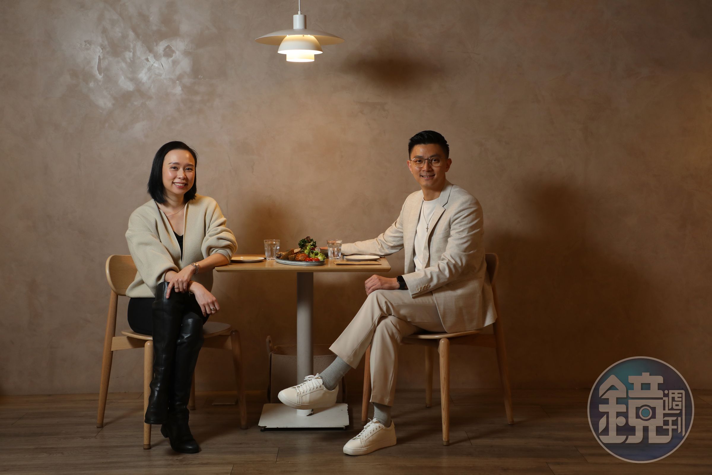 主理人林廣哲Van（右）和林岱瑩Diane（左）夫妻都在北美求學成長，開店時便想把北美山屋的意象應用在空間設計中。