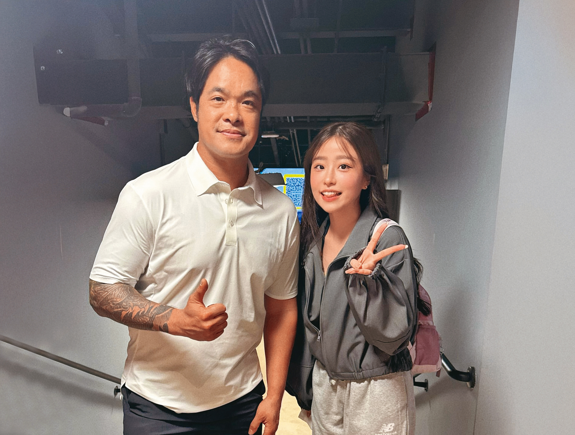 柳柳（右）曾與從「味全龍」退休的林智勝（左）合影，並稱讚對方「如今的傳奇刻在我們心中」。（翻攝自柳柳IG）