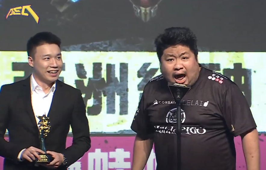 統神昨天頒獎台上怒嗆Toyz是「販毒狗」，引起外界熱議。（翻攝自中華民國電子競技運動協會YT頻道）