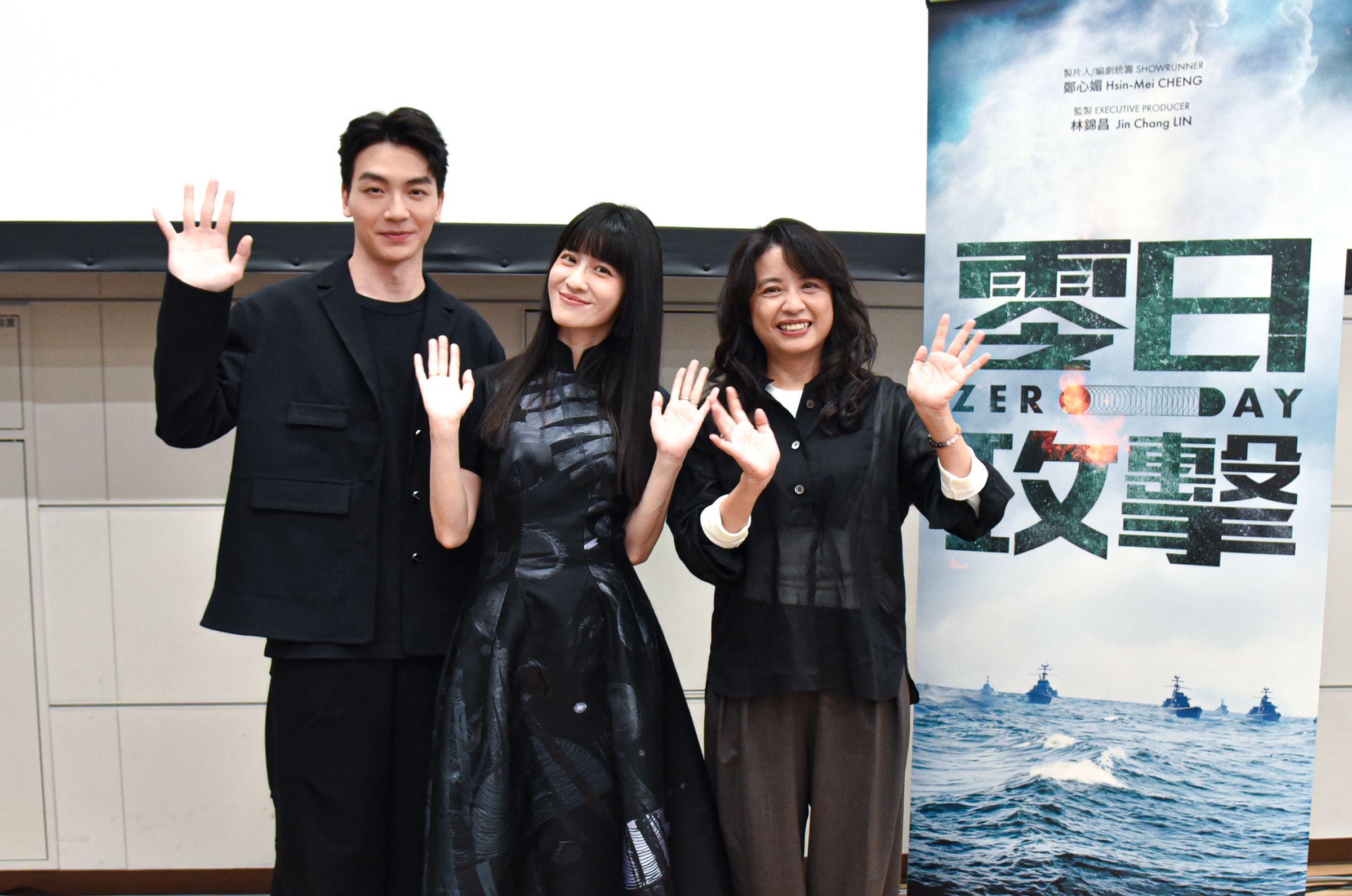 張洛偍（左起）與連俞涵在《零日攻擊》中都有與日本演員對戲，右一為製作人鄭心媚。（零日文創提供）