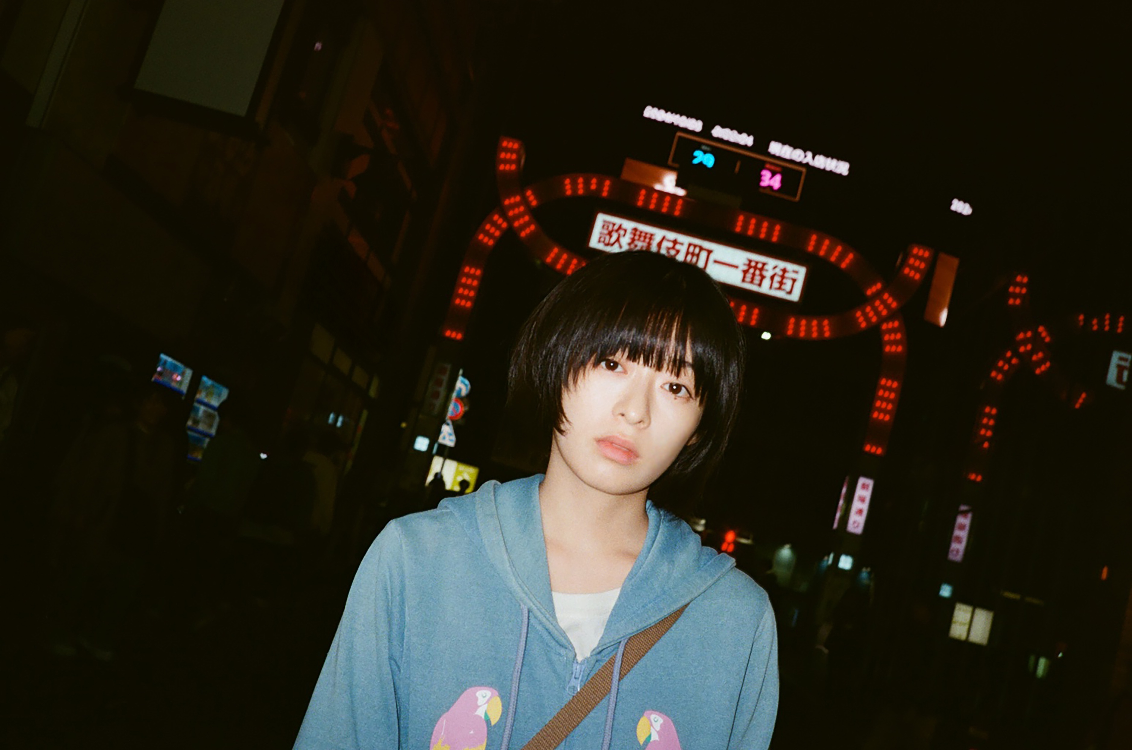 《炎上》描述在父母高壓管教下成長的女孩樹里惠（森七菜 飾），某天受不了而逃離家園。（光年映畫提供）