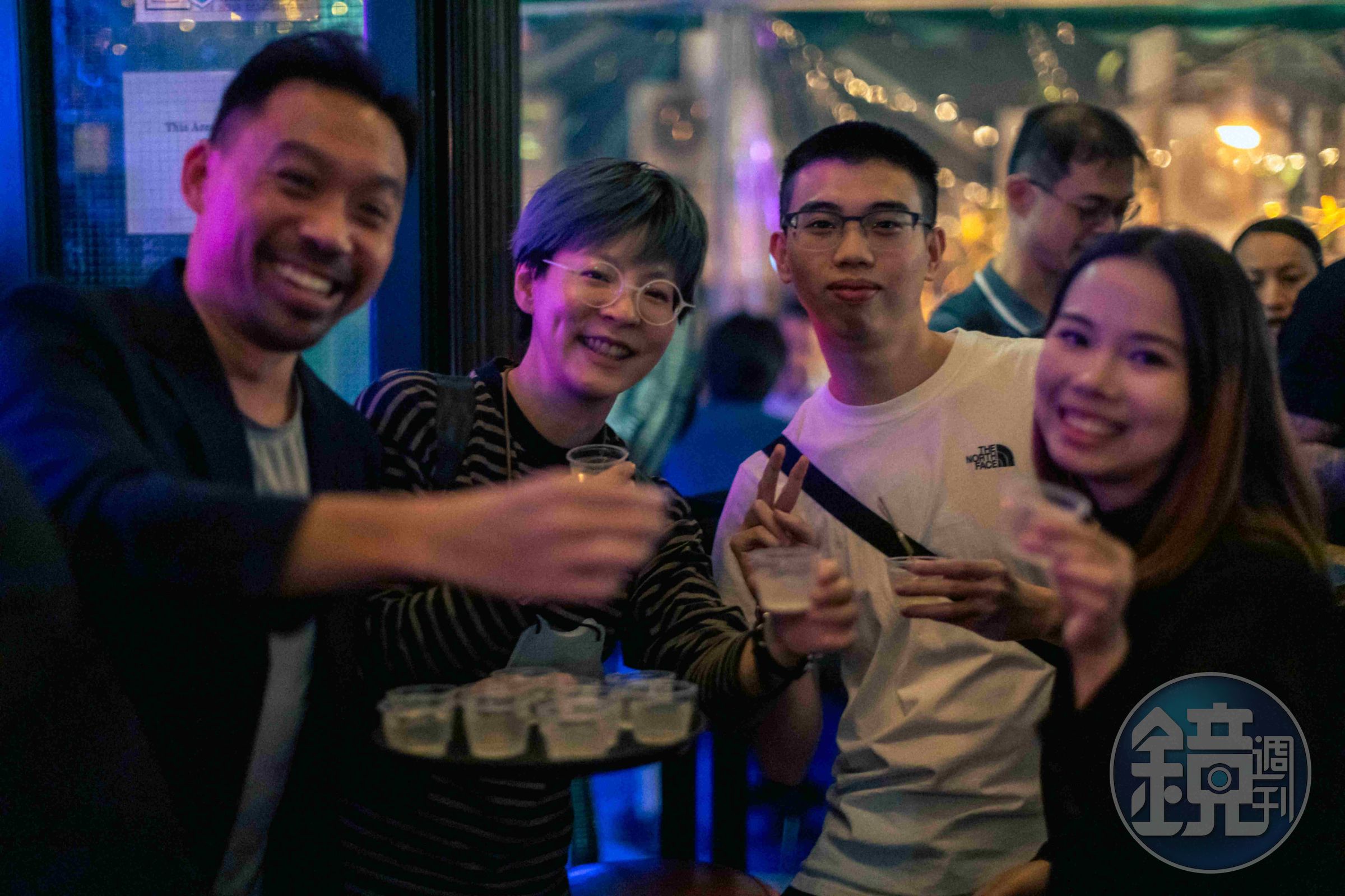 從世界各地來到香港的遊客,想徹底融入國際氛圍,第一個動作就是到蘭桂坊喝一杯。