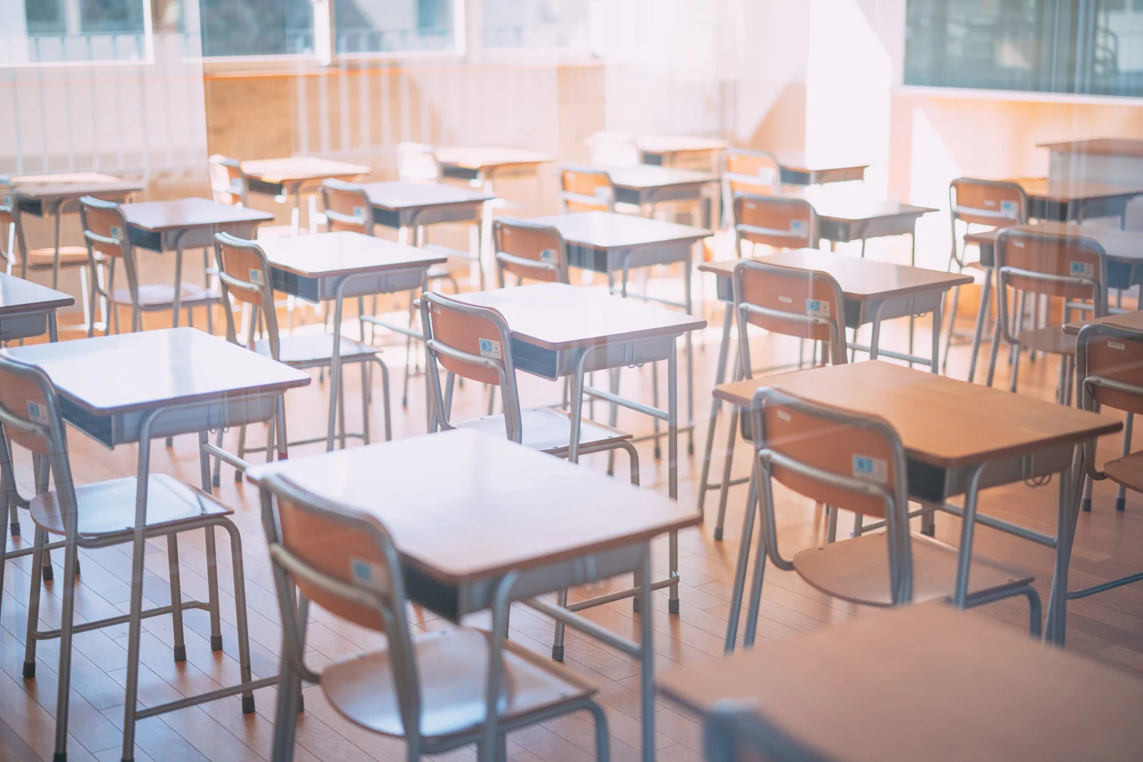 日本高中飄「不明怪味」，9師生緊急送醫。（示意圖；pakutaso）