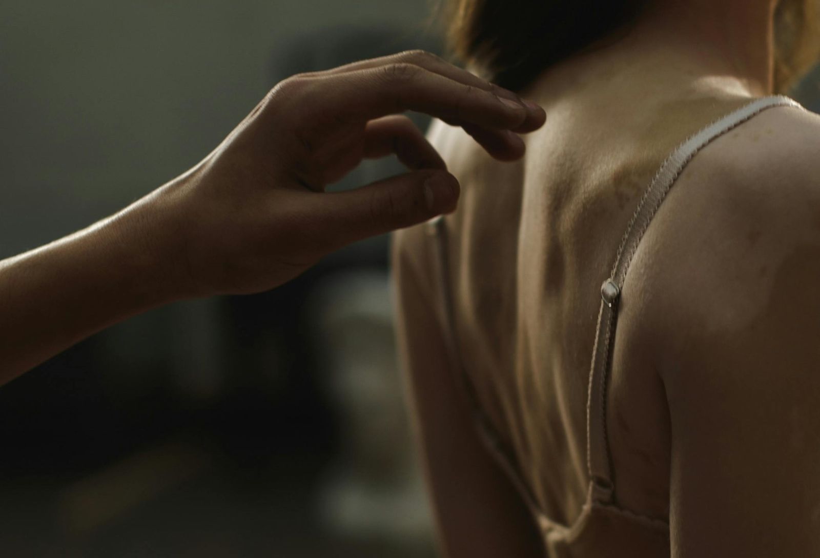 女友深夜傳訊求幫報警「卻開視訊全裸餵奶」 他衝現場救人!結局離奇因1句話大逆轉