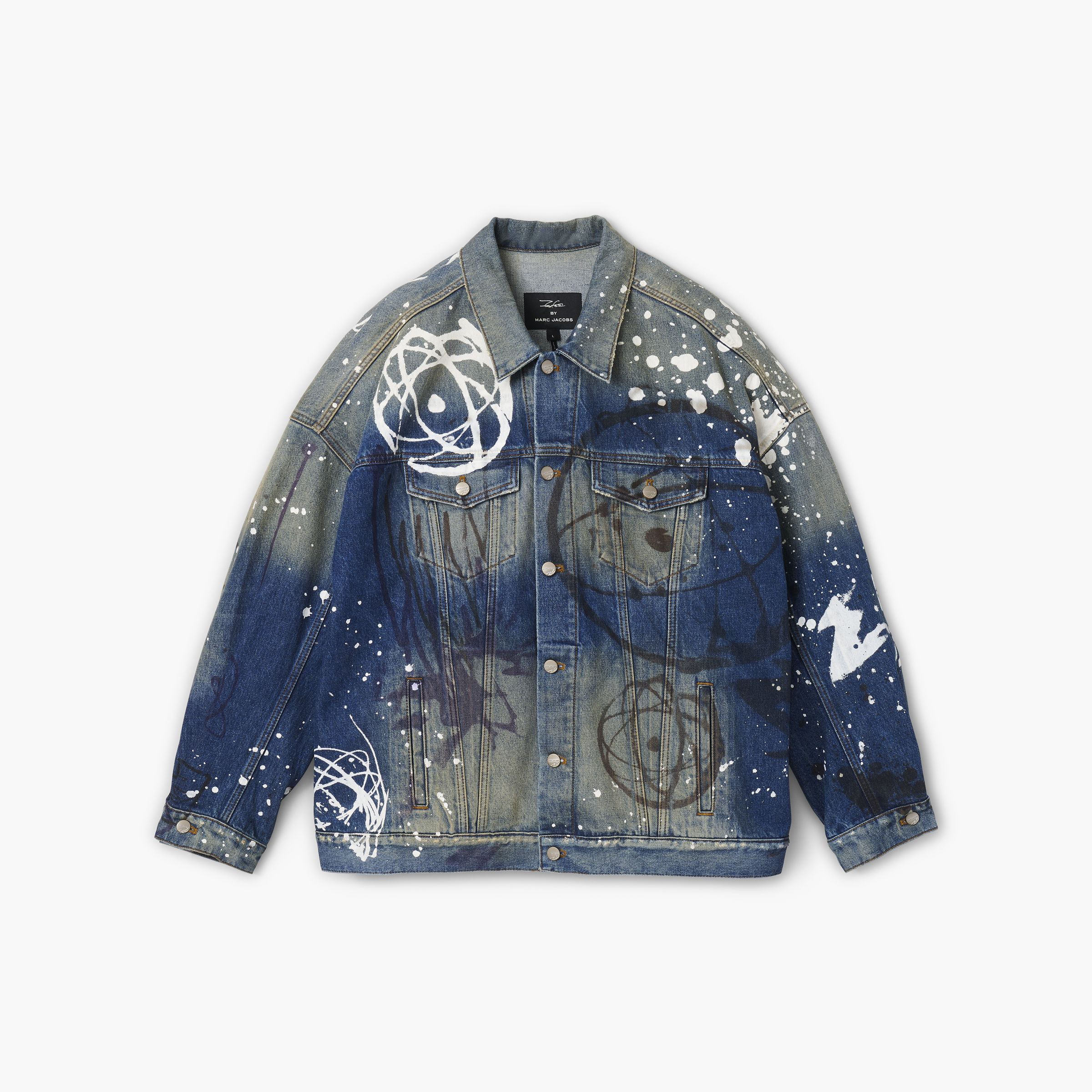 MARC JACOBS X FUTURA聯名系列插畫丹寧夾克。NT$26,200（美之心提供）