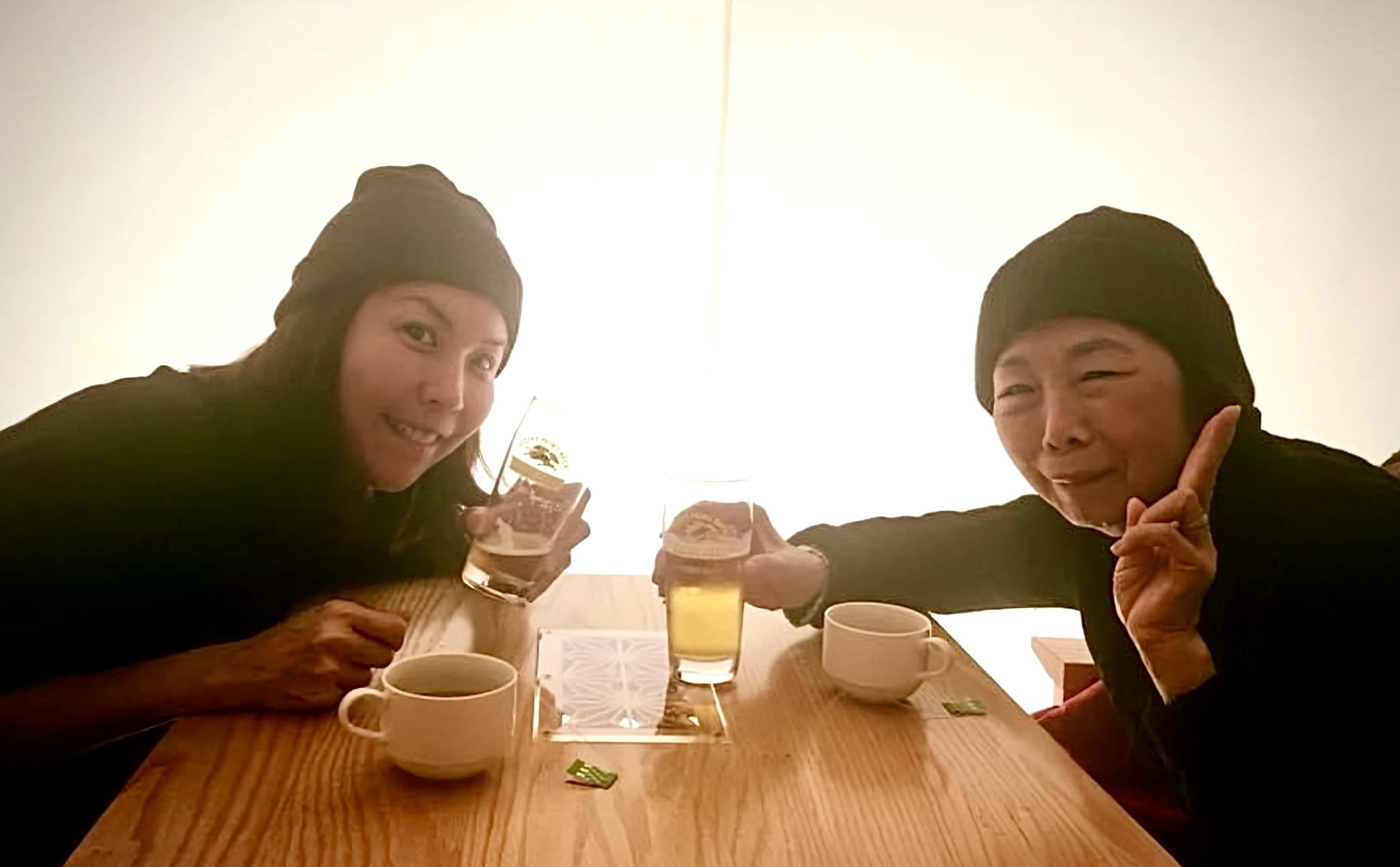 許茹芸今突然難過po文，提到母親離世的消息，她也不捨淚喊，「望著天上的雲，彷彿看到媽媽的笑容，我知道，她隨時都在。」（翻攝自許茹芸臉書）