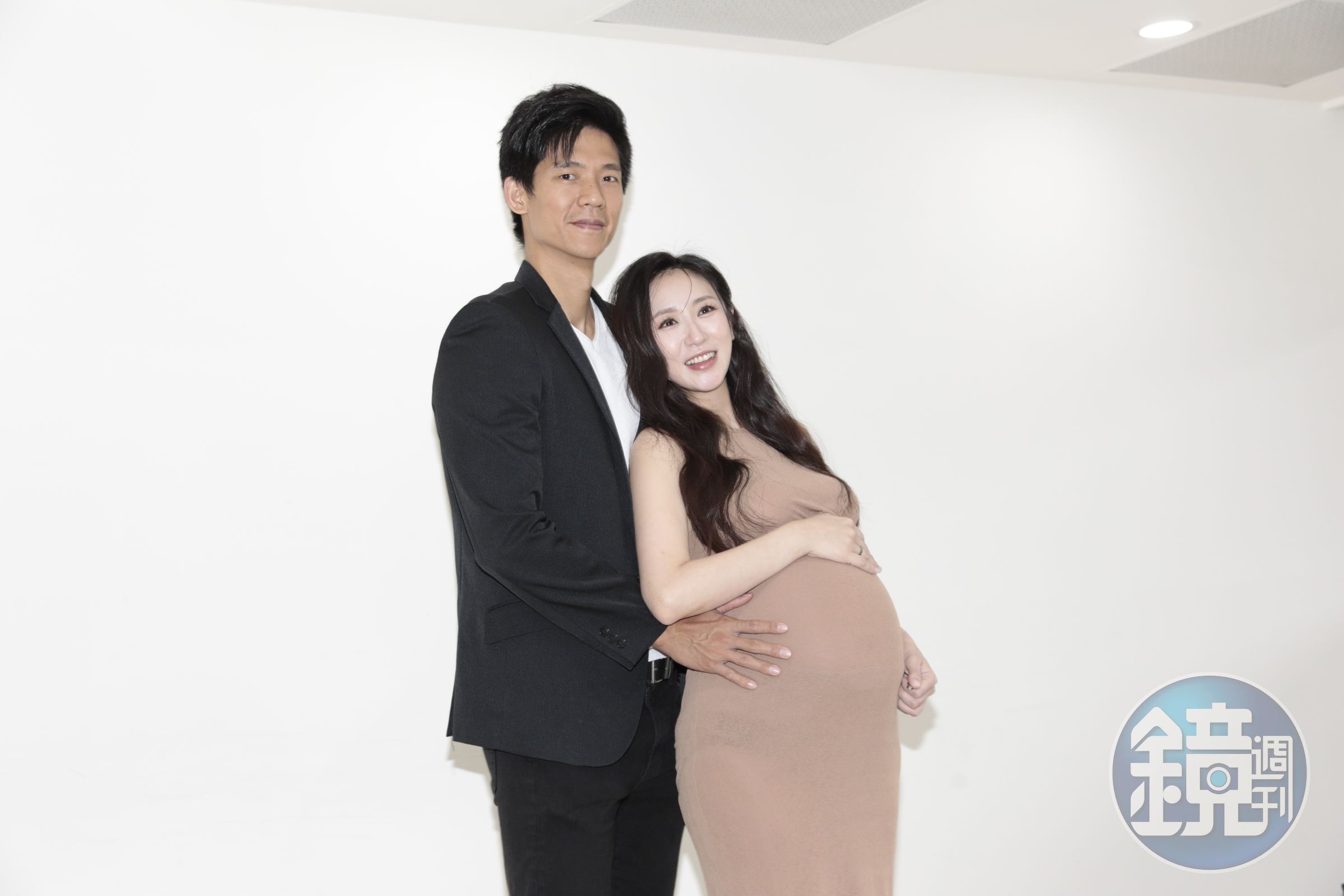 蔡允潔與老公一起出席公益活動。