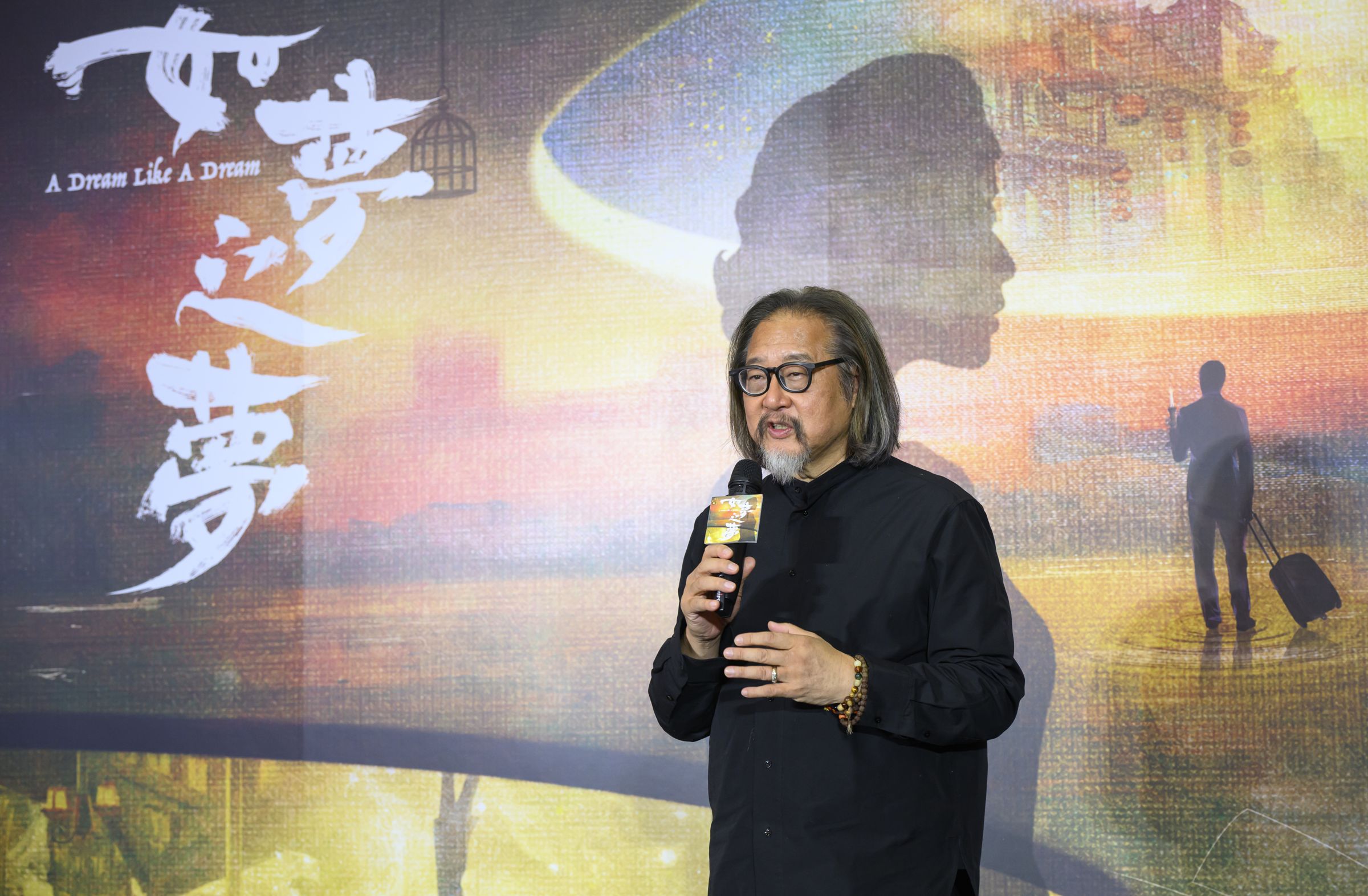 賴聲川導演表示【表演工作坊】成立40年來所有的路,應由觀眾來賦予意義。(表演工作坊提供)