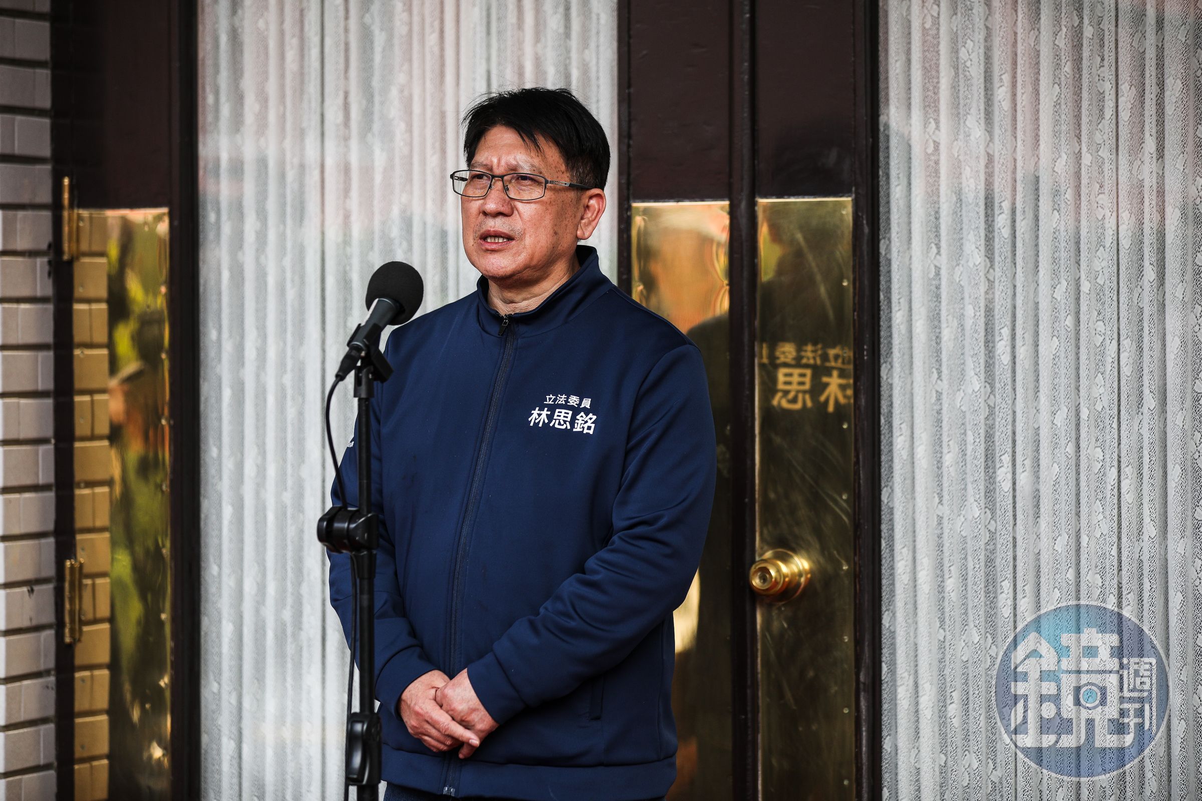 林思銘遭爆過去的文宣不只一次自稱「法學碩士」，被抓包後還重新編輯。（本刊資料照）