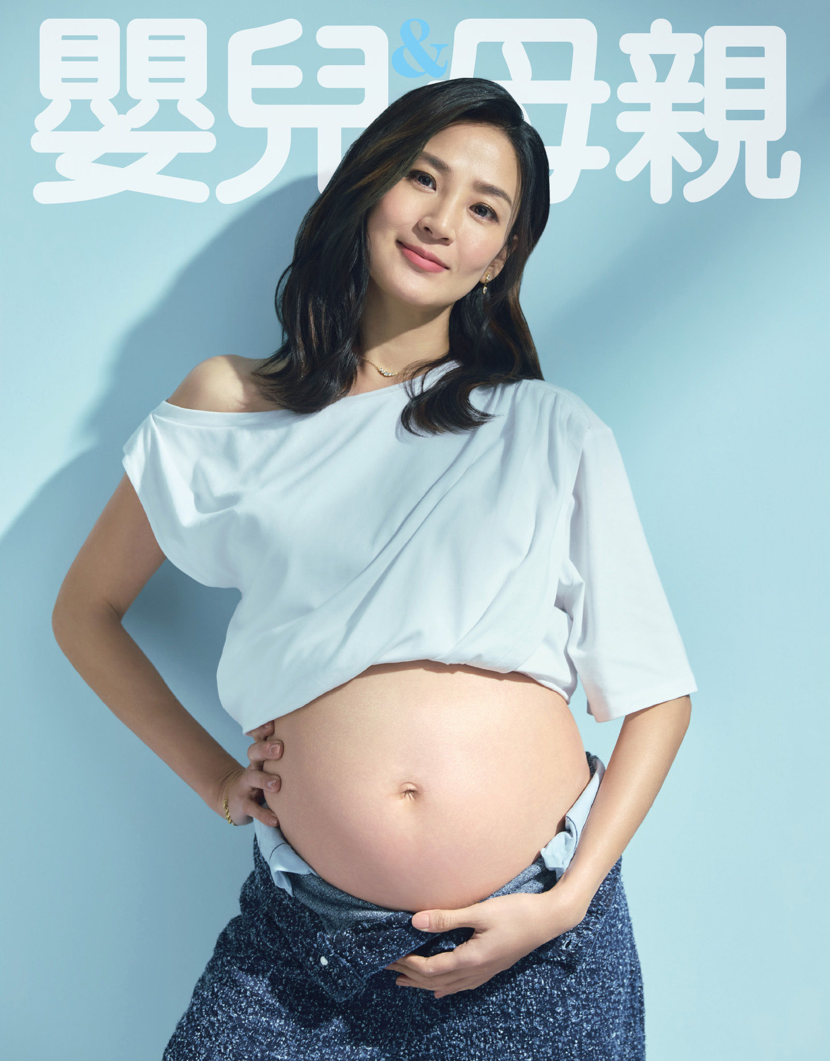 小鈴日前挺孕肚拍雜誌封面。（嬰兒與母親提供）